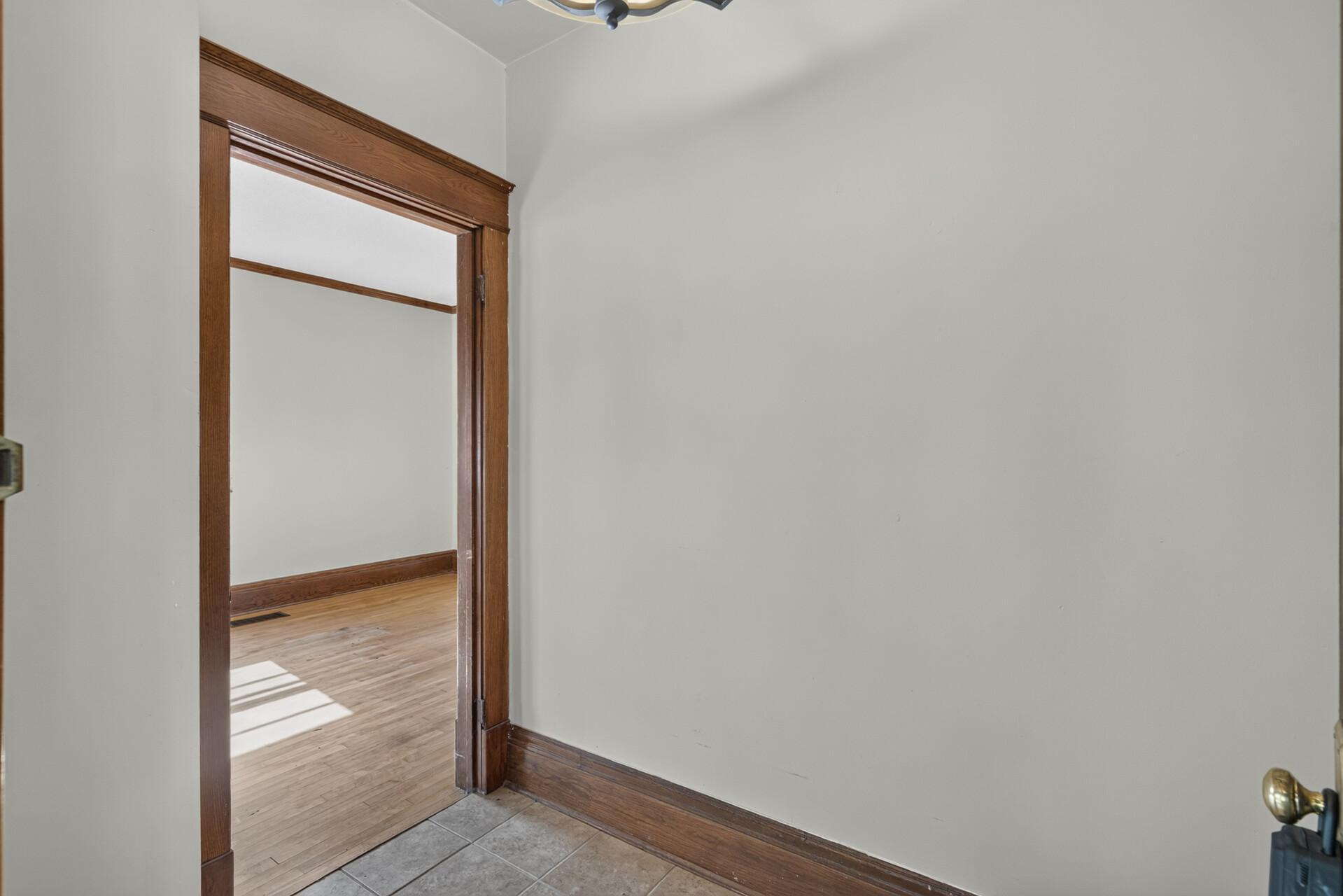View of Residential at 1007 Victoria Street, Saint Paul MN 55103, Saint Paul (6 of 46) - Mike Wilen | Minnesota Team Real Estate