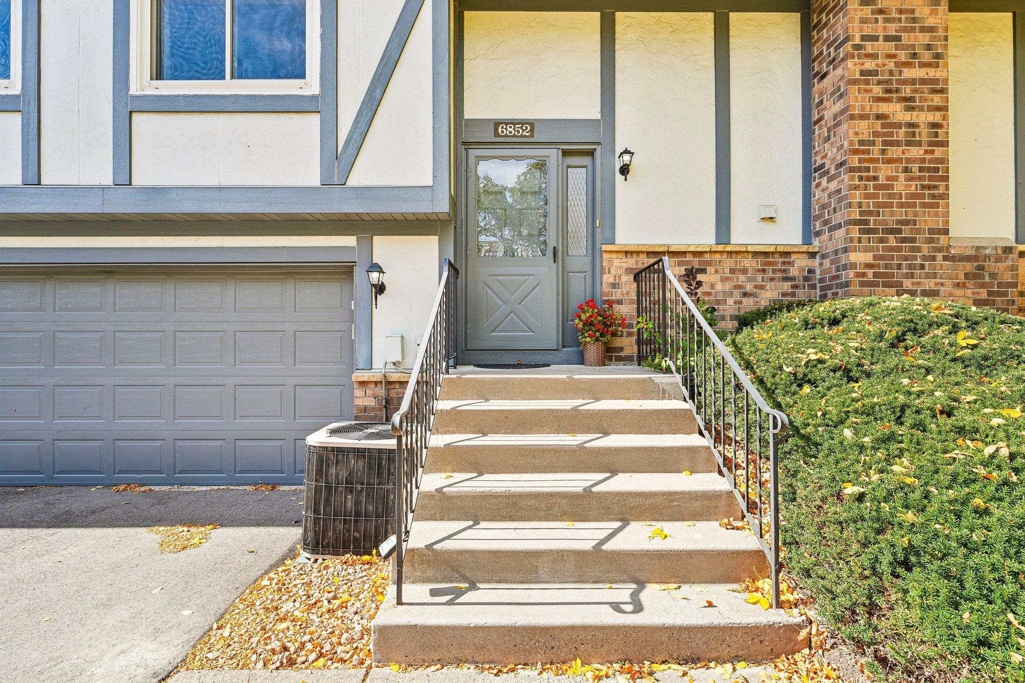 View of Residential at 6852 Macbeth Circle, Woodbury MN 55125, Woodbury (41 of 46) - Mike Wilen | Minnesota Team Real Estate