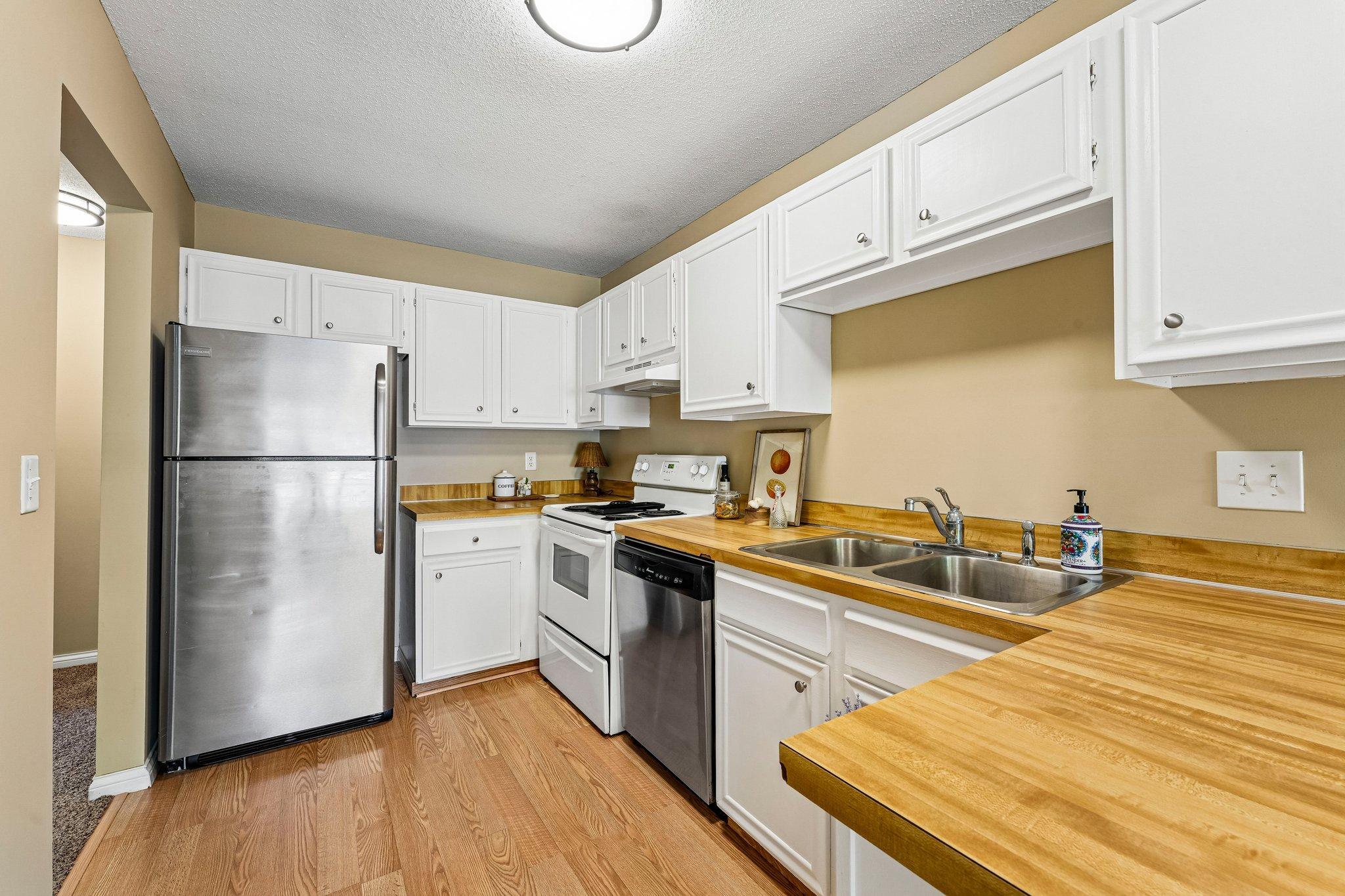 View of Residential at 6852 Macbeth Circle, Woodbury MN 55125, Woodbury (4 of 46) - Mike Wilen | Minnesota Team Real Estate
