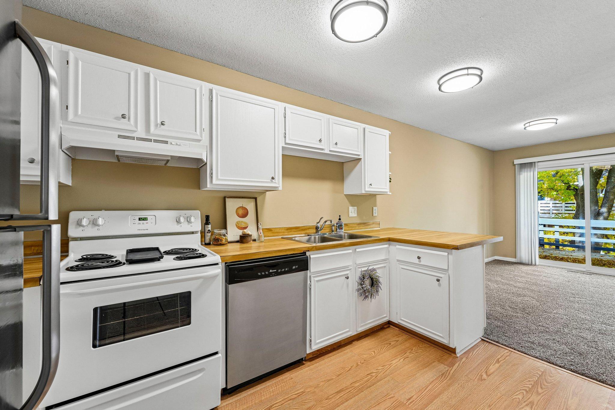 View of Residential at 6852 Macbeth Circle, Woodbury MN 55125, Woodbury (6 of 46) - Mike Wilen | Minnesota Team Real Estate