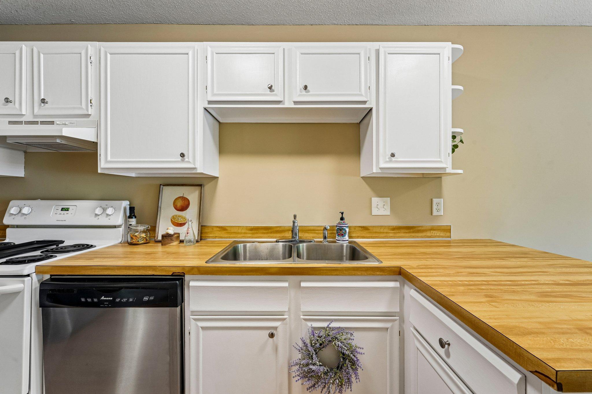 View of Residential at 6852 Macbeth Circle, Woodbury MN 55125, Woodbury (8 of 46) - Mike Wilen | Minnesota Team Real Estate