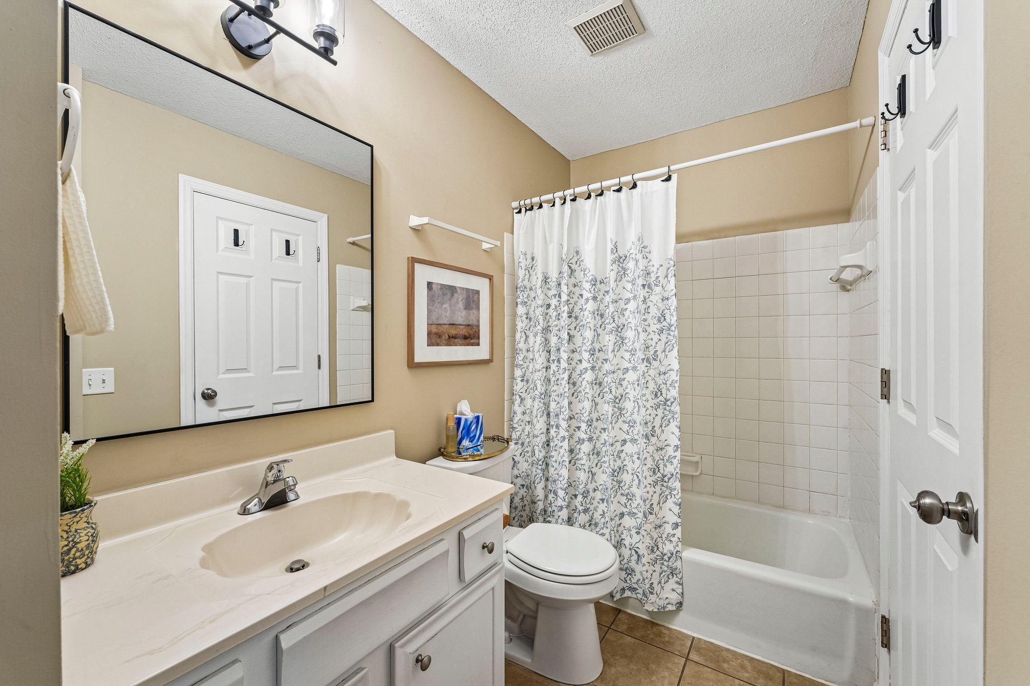 View of Residential at 6852 Macbeth Circle, Woodbury MN 55125, Woodbury (18 of 46) - Mike Wilen | Minnesota Team Real Estate