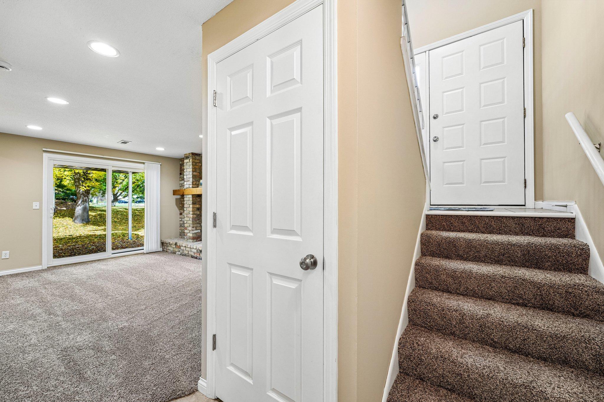 View of Residential at 6852 Macbeth Circle, Woodbury MN 55125, Woodbury (27 of 46) - Mike Wilen | Minnesota Team Real Estate