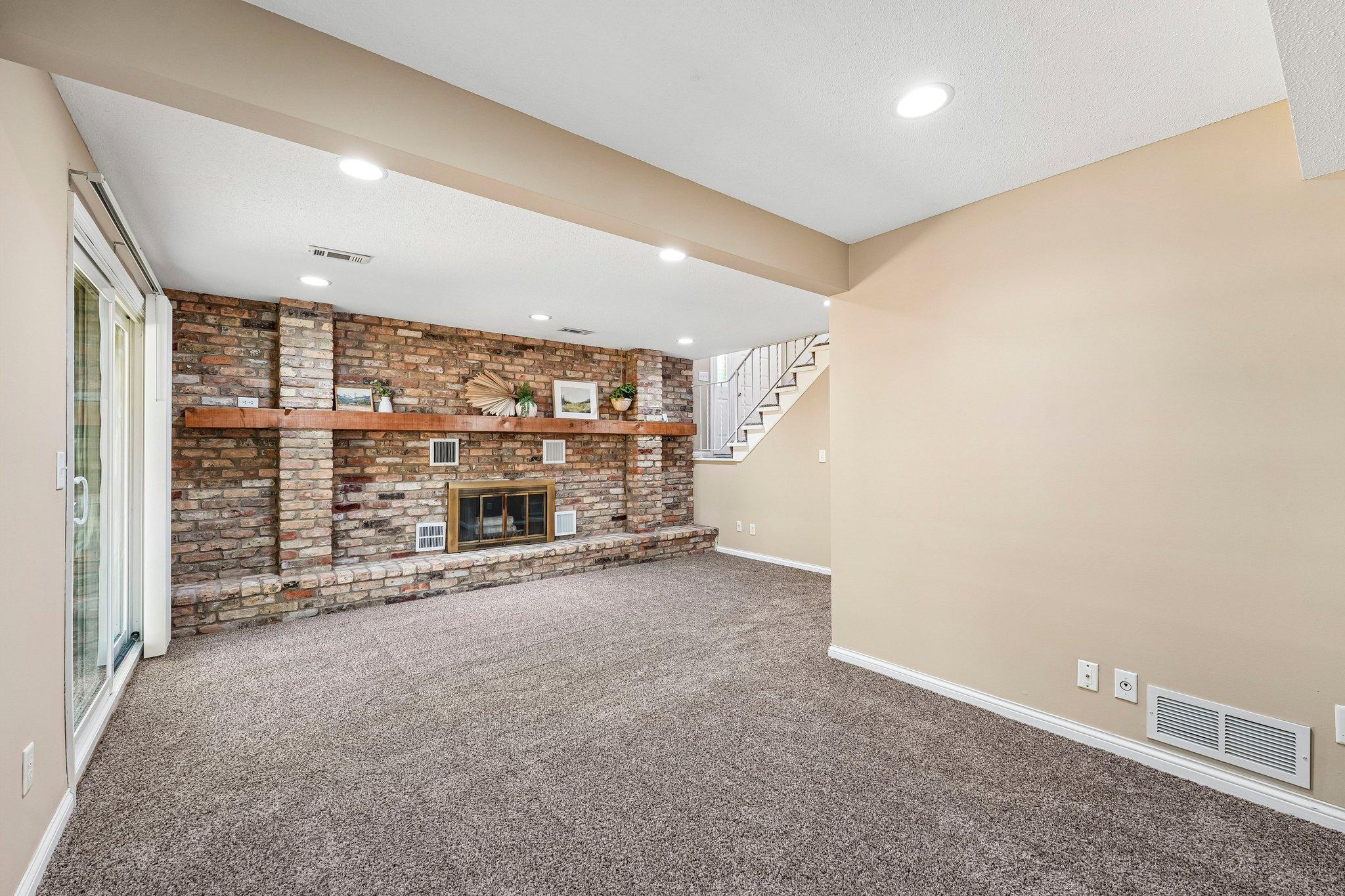 View of Residential at 6852 Macbeth Circle, Woodbury MN 55125, Woodbury (28 of 46) - Mike Wilen | Minnesota Team Real Estate