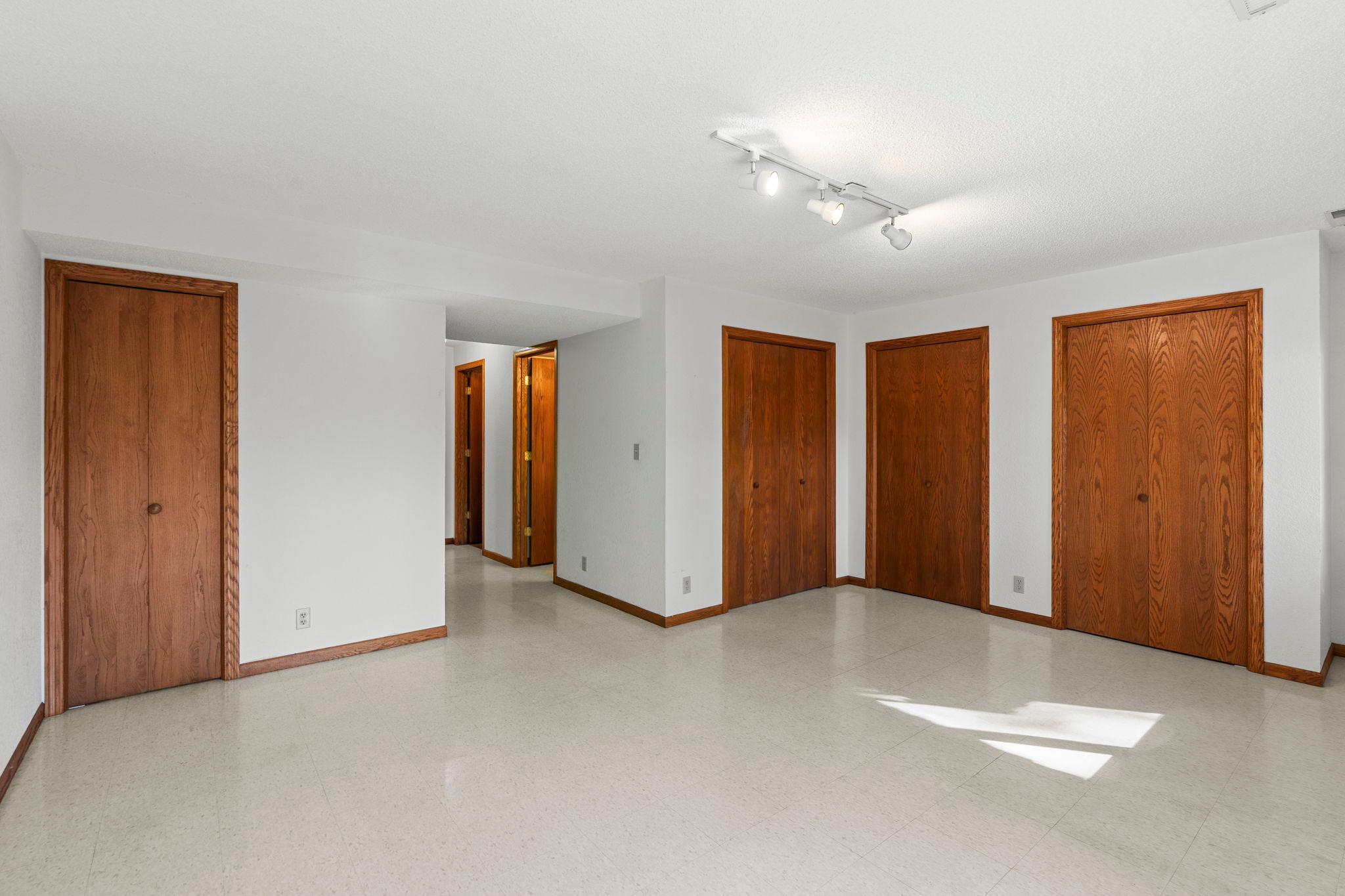 View of Residential at 6612 Gretchen Lane, Oakdale MN 55128, Oakdale (31 of 50) - Mike Wilen | Minnesota Team Real Estate