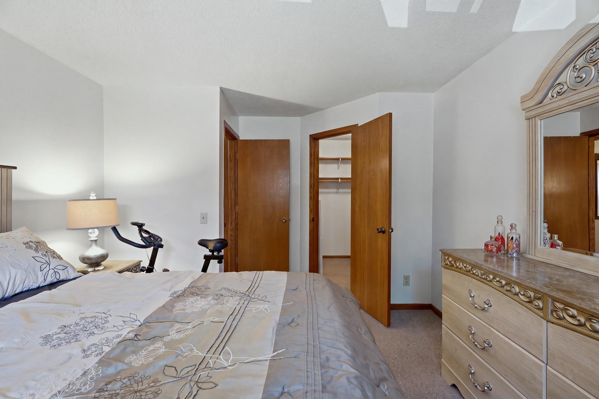 View of Commercial Sale at 4621 University Avenue, Columbia Heights MN 55421, Columbia Heights (41 of 46) - Mike Wilen | Minnesota Team Real Estate