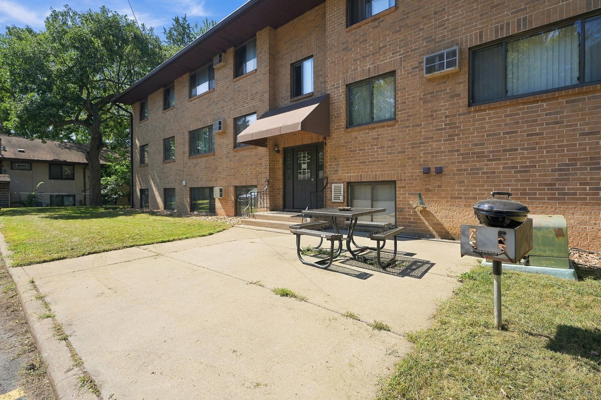 View of Commercial Sale at 4621 University Avenue, Columbia Heights MN 55421, Columbia Heights (7 of 46) - Mike Wilen | Minnesota Team Real Estate
