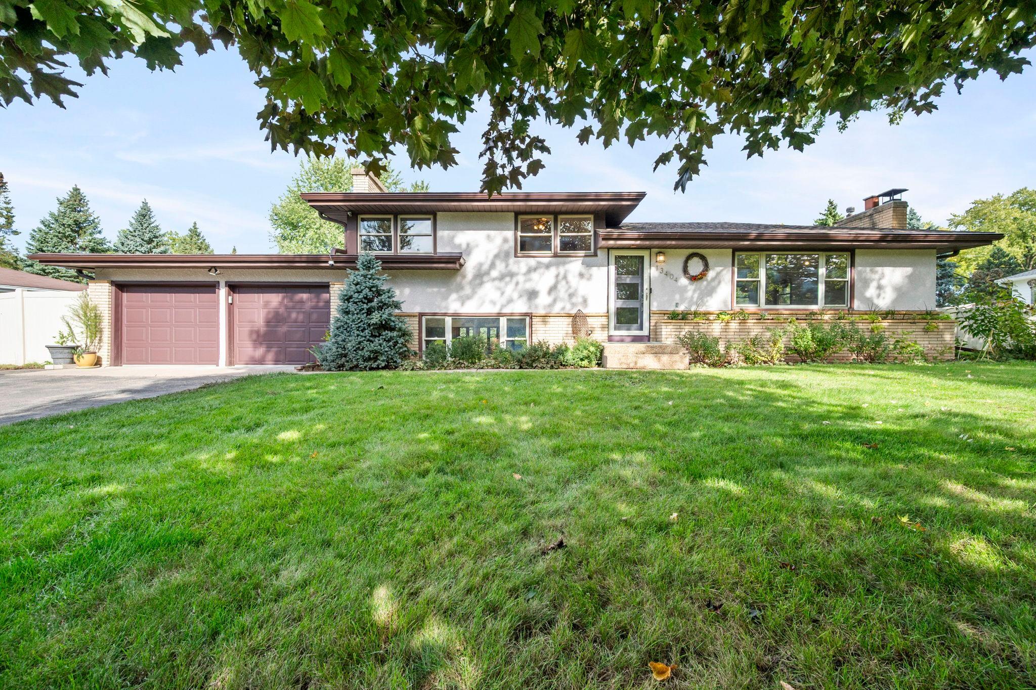 View of Residential at 13404 Windyhill Road, Minnetonka MN 55305, Minnetonka (2 of 47) - Mike Wilen | Minnesota Team Real Estate