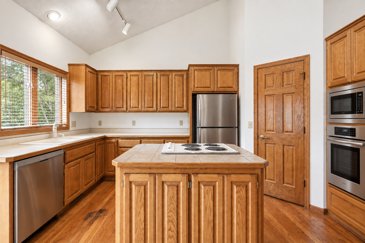 View of Residential at 3200 Bent Tree Hills Drive, New Brighton MN 55112, New Brighton (16 of 33) - Mike Wilen | Minnesota Team Real Estate