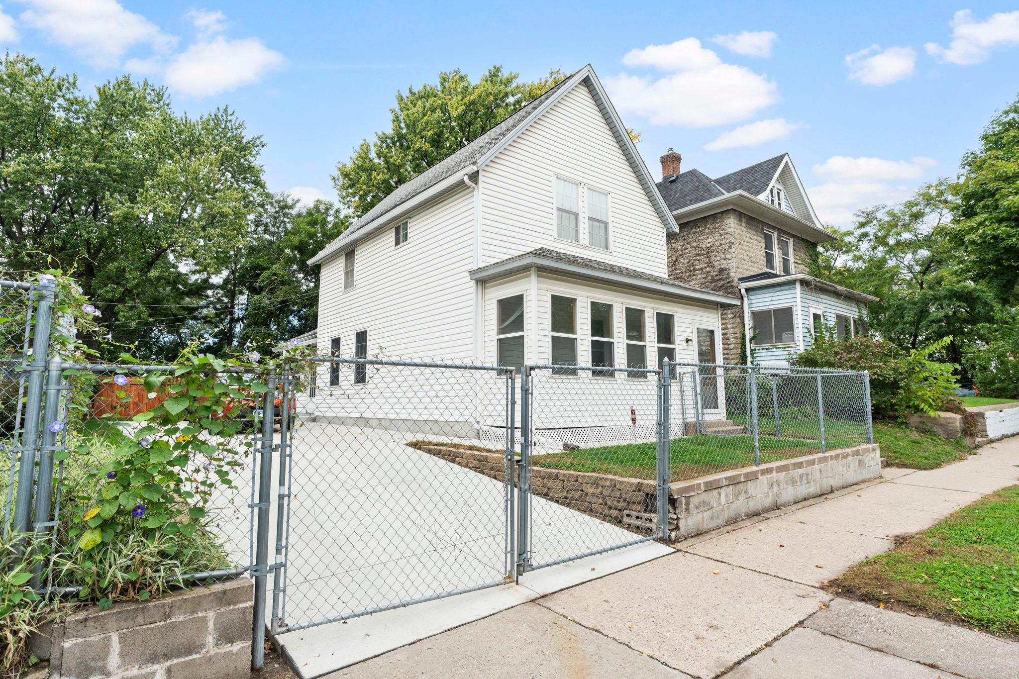 View of Residential at 909 Park Street, Saint Paul MN 55117, Saint Paul (2 of 32) - Mike Wilen | Minnesota Team Real Estate