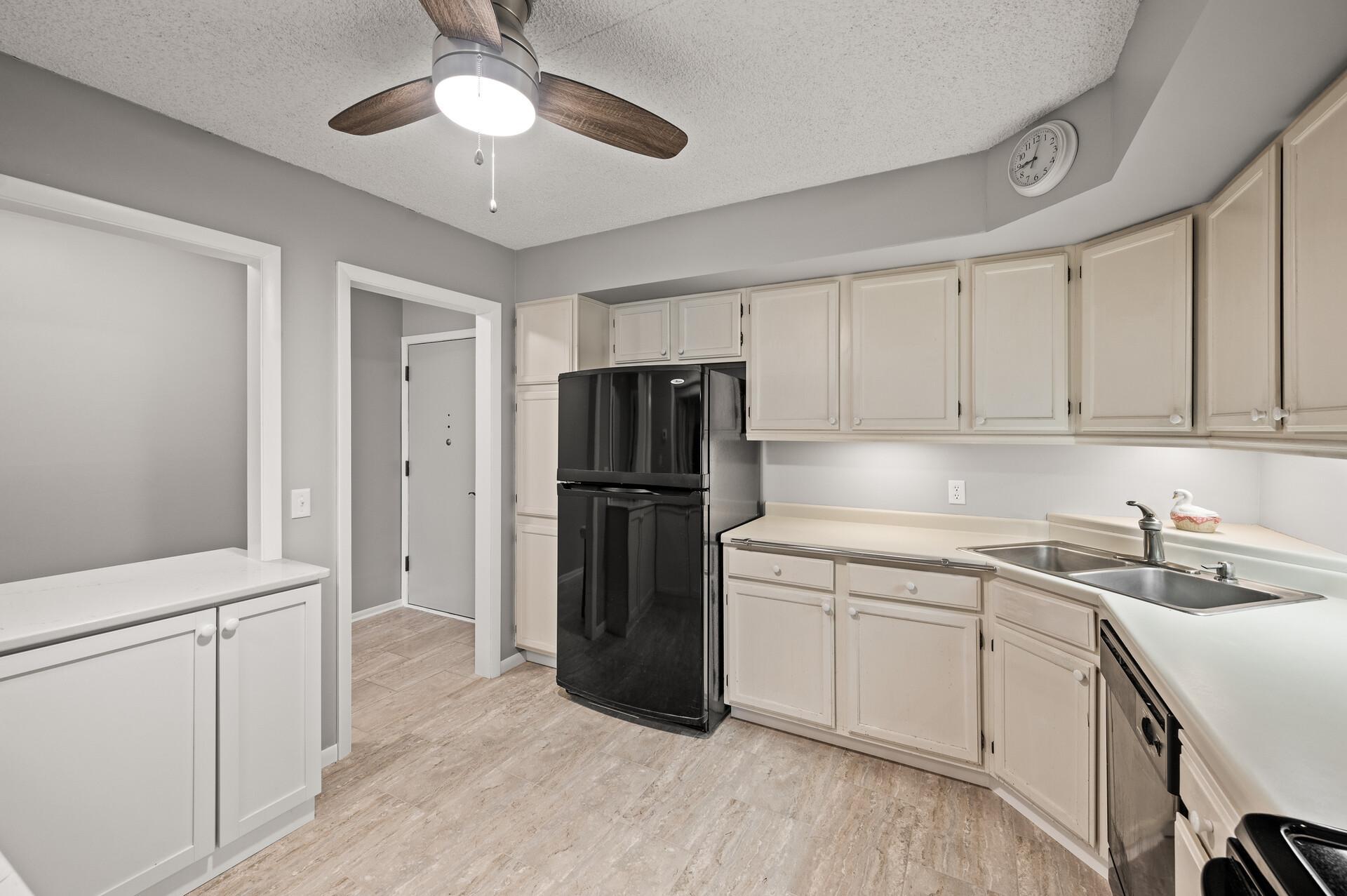 View of Residential at 2455 Londin Lane #216, Maplewood MN 55119, Maplewood (11 of 28) - Mike Wilen | Minnesota Team Real Estate