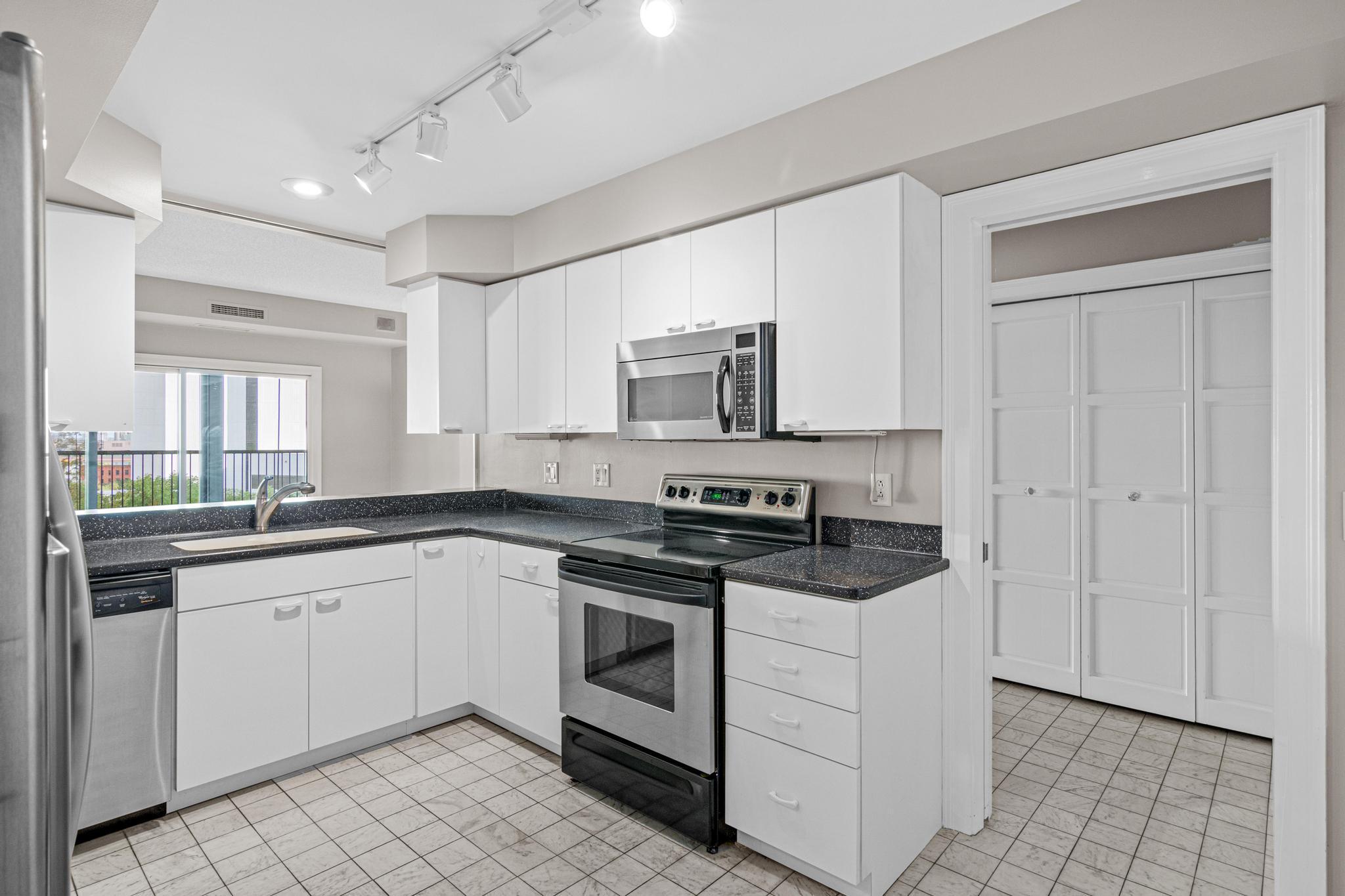 View of Residential at 1235 Yale Place #808, Minneapolis MN 55403, Minneapolis (7 of 17) - Mike Wilen | Minnesota Team Real Estate