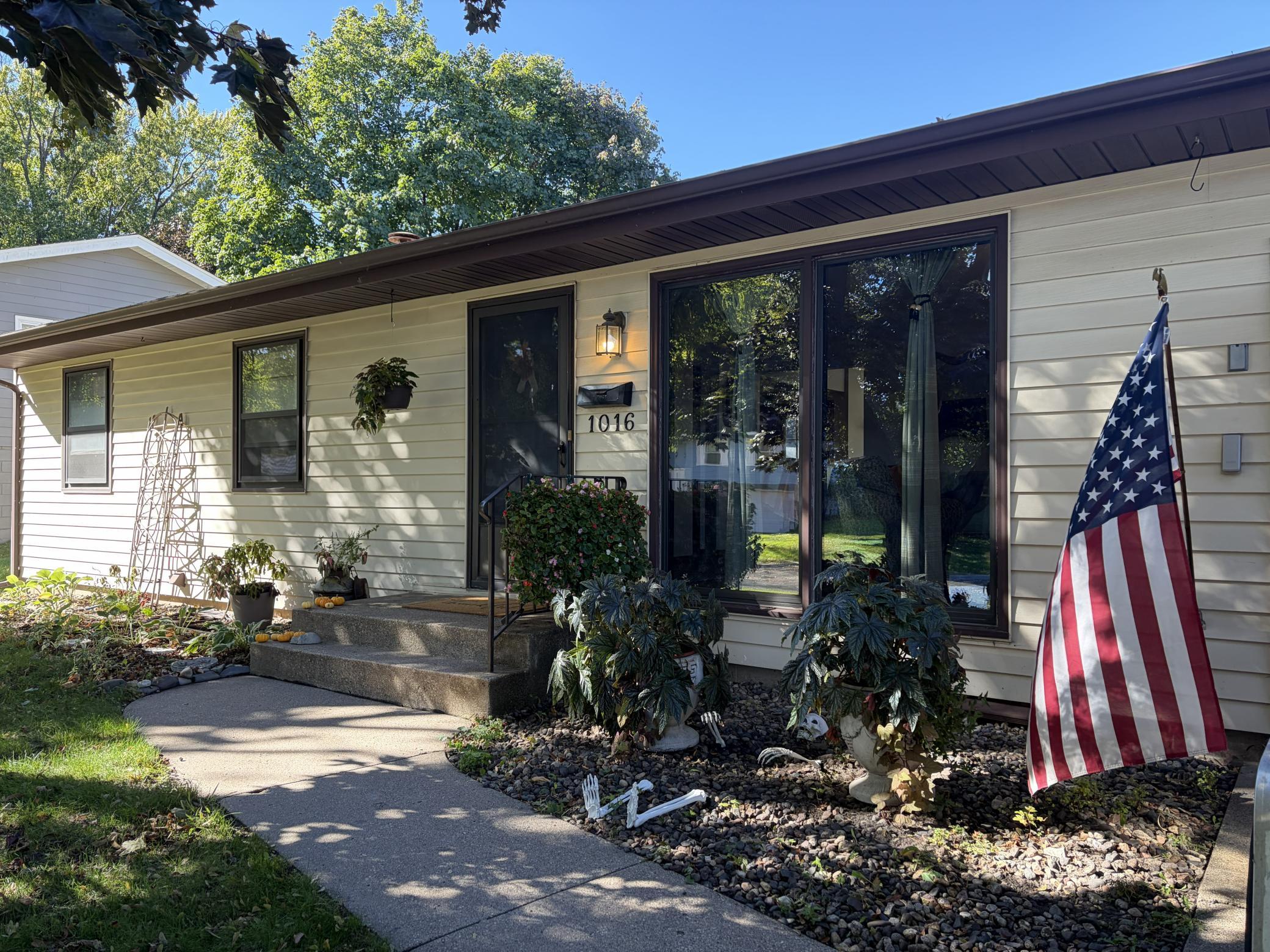 View of Single Family at 1016 Jackson Street, Shakopee - Mike Wilen | Minnesota Team Real Estate