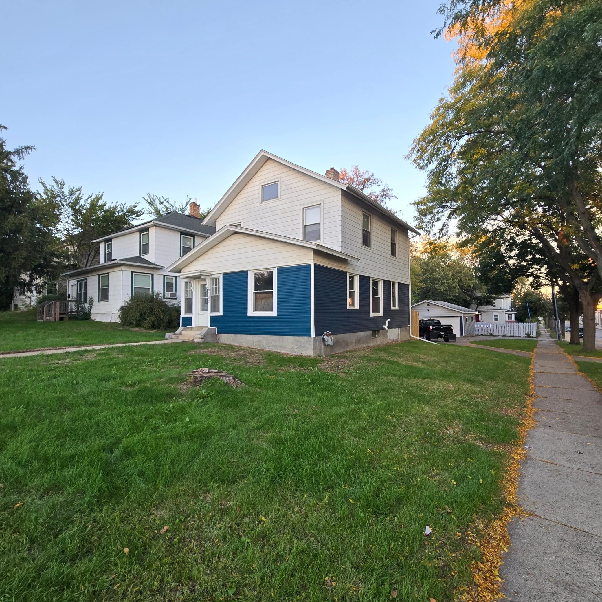 View of Residential at 2102 Lyndale Avenue, Minneapolis MN 55411, Minneapolis (2 of 19) - Mike Wilen | Minnesota Team Real Estate
