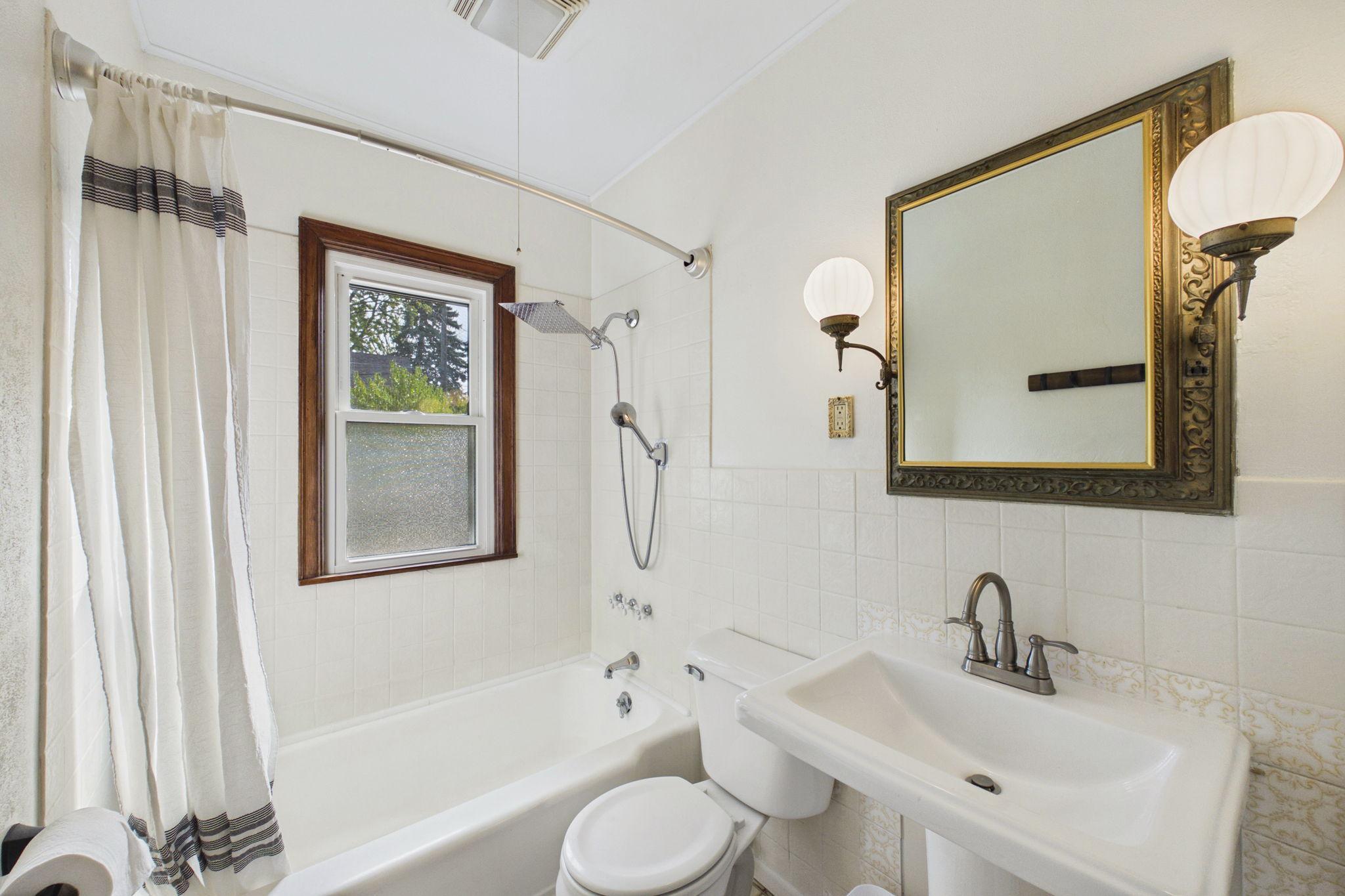 View of Residential at 1412 Edgerton Street, Saint Paul MN 55130, Saint Paul (8 of 36) - Mike Wilen | Minnesota Team Real Estate