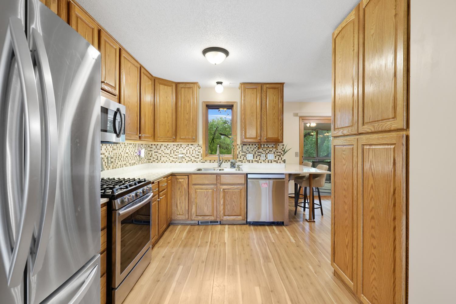 View of Residential at 1001 Forest Glen Court, Burnsville MN 55337, Burnsville (8 of 37) - Mike Wilen | Minnesota Team Real Estate