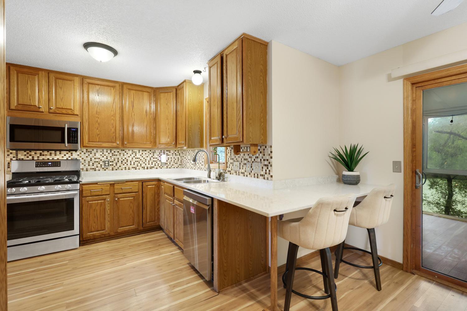 View of Residential at 1001 Forest Glen Court, Burnsville MN 55337, Burnsville (11 of 37) - Mike Wilen | Minnesota Team Real Estate