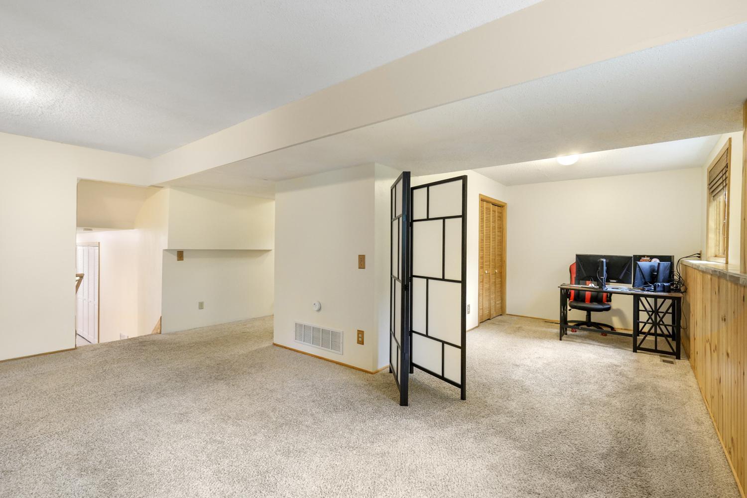 View of Residential at 1001 Forest Glen Court, Burnsville MN 55337, Burnsville (29 of 37) - Mike Wilen | Minnesota Team Real Estate
