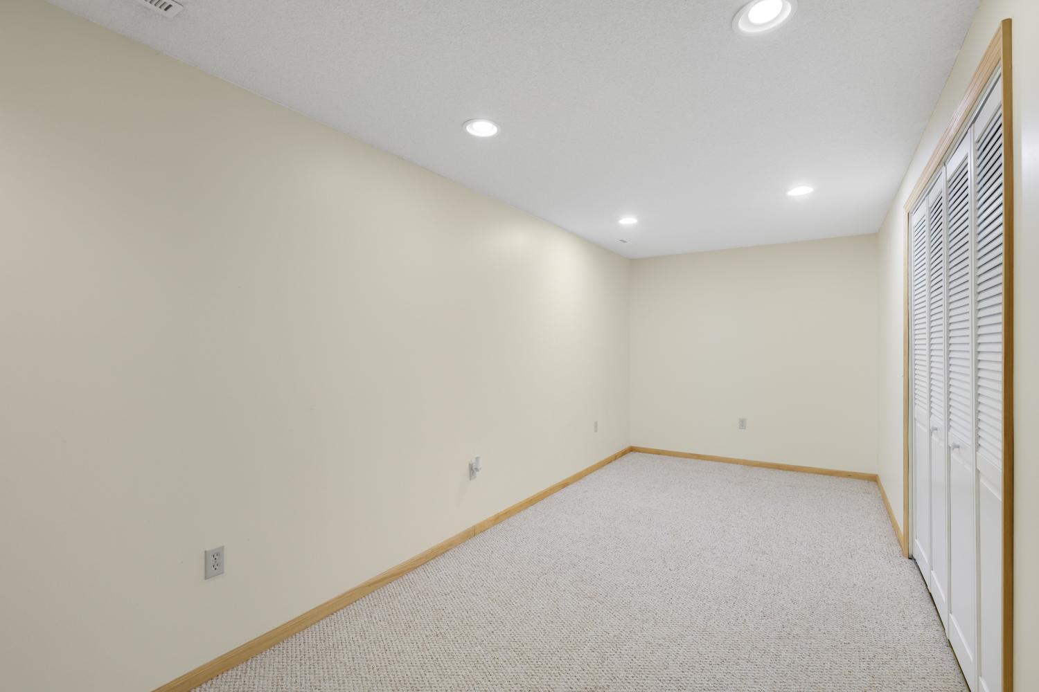 View of Residential at 1001 Forest Glen Court, Burnsville MN 55337, Burnsville (32 of 37) - Mike Wilen | Minnesota Team Real Estate