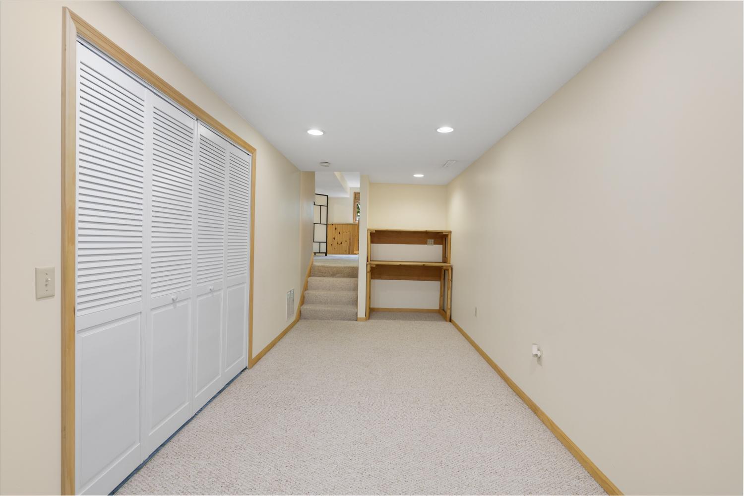 View of Residential at 1001 Forest Glen Court, Burnsville MN 55337, Burnsville (33 of 37) - Mike Wilen | Minnesota Team Real Estate