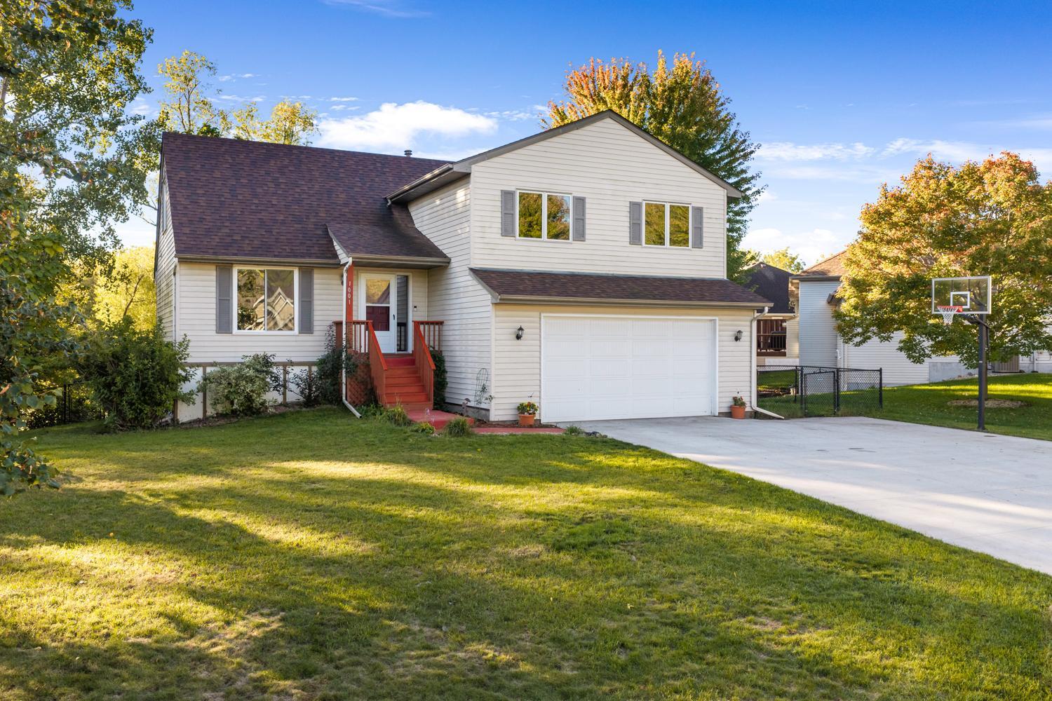 View of Residential at 1001 Forest Glen Court, Burnsville MN 55337, Burnsville (2 of 37) - Mike Wilen | Minnesota Team Real Estate