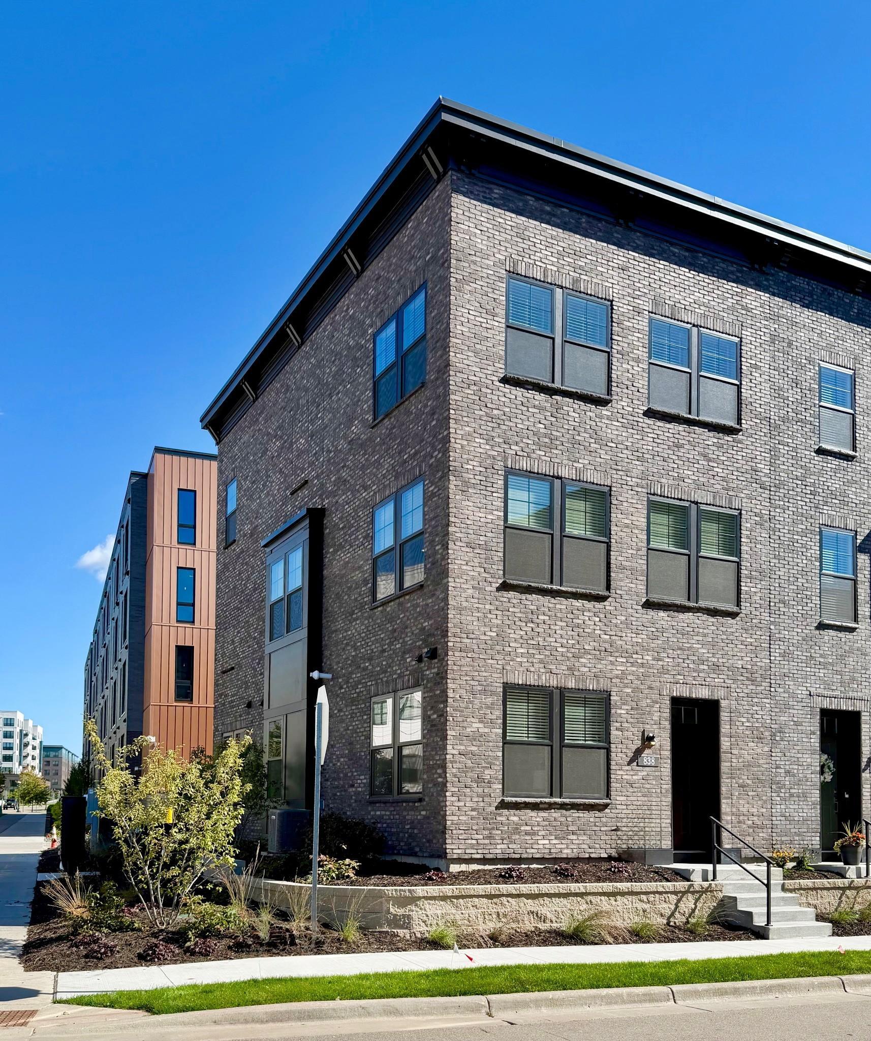 View of (TH) Side x Side at 838 Woodlawn Avenue, Saint Paul - Mike Wilen | Minnesota Team Real Estate