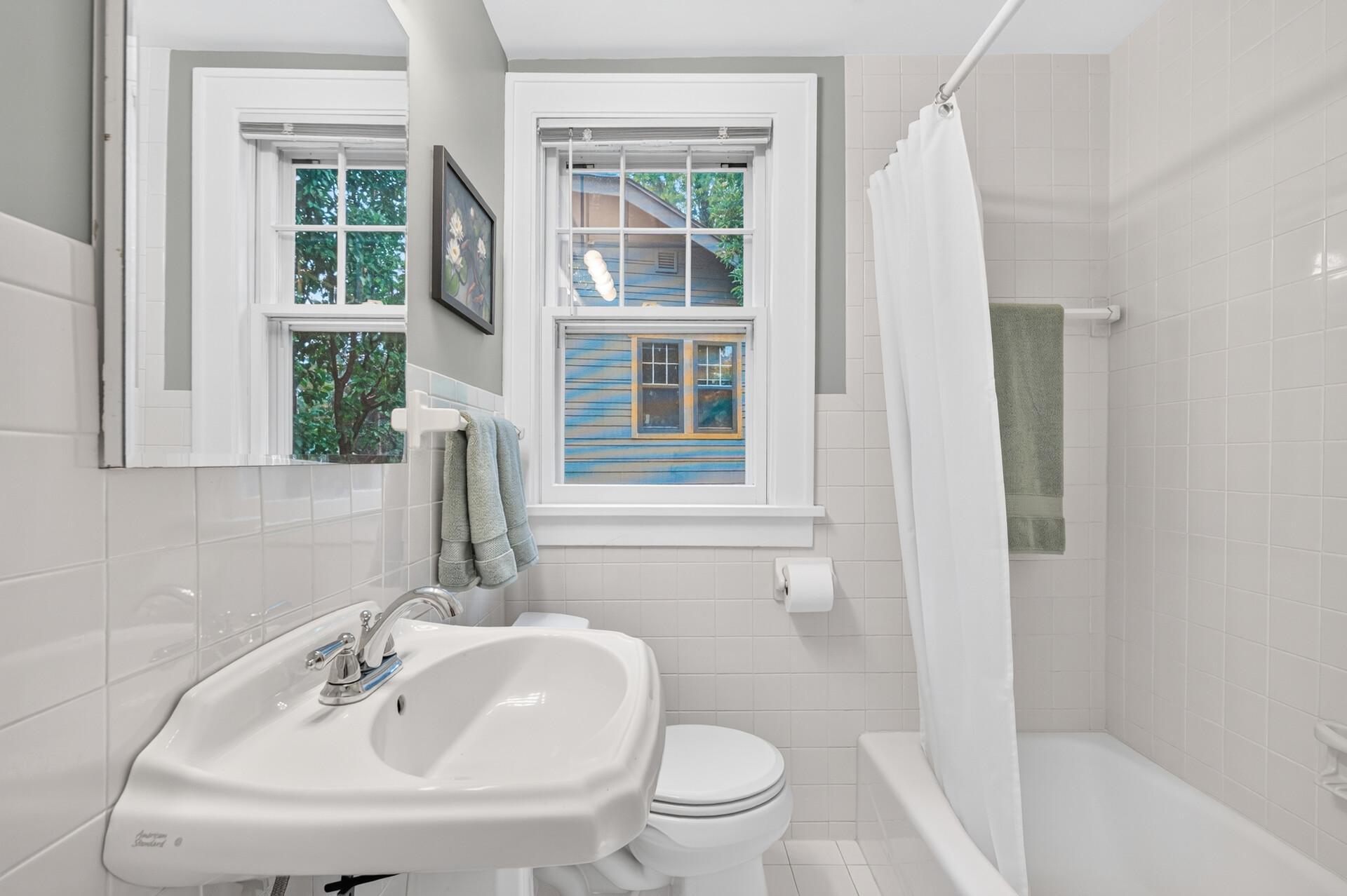 View of Residential at 469 Newton Avenue, Minneapolis MN 55405, Minneapolis (28 of 98) - Mike Wilen | Minnesota Team Real Estate