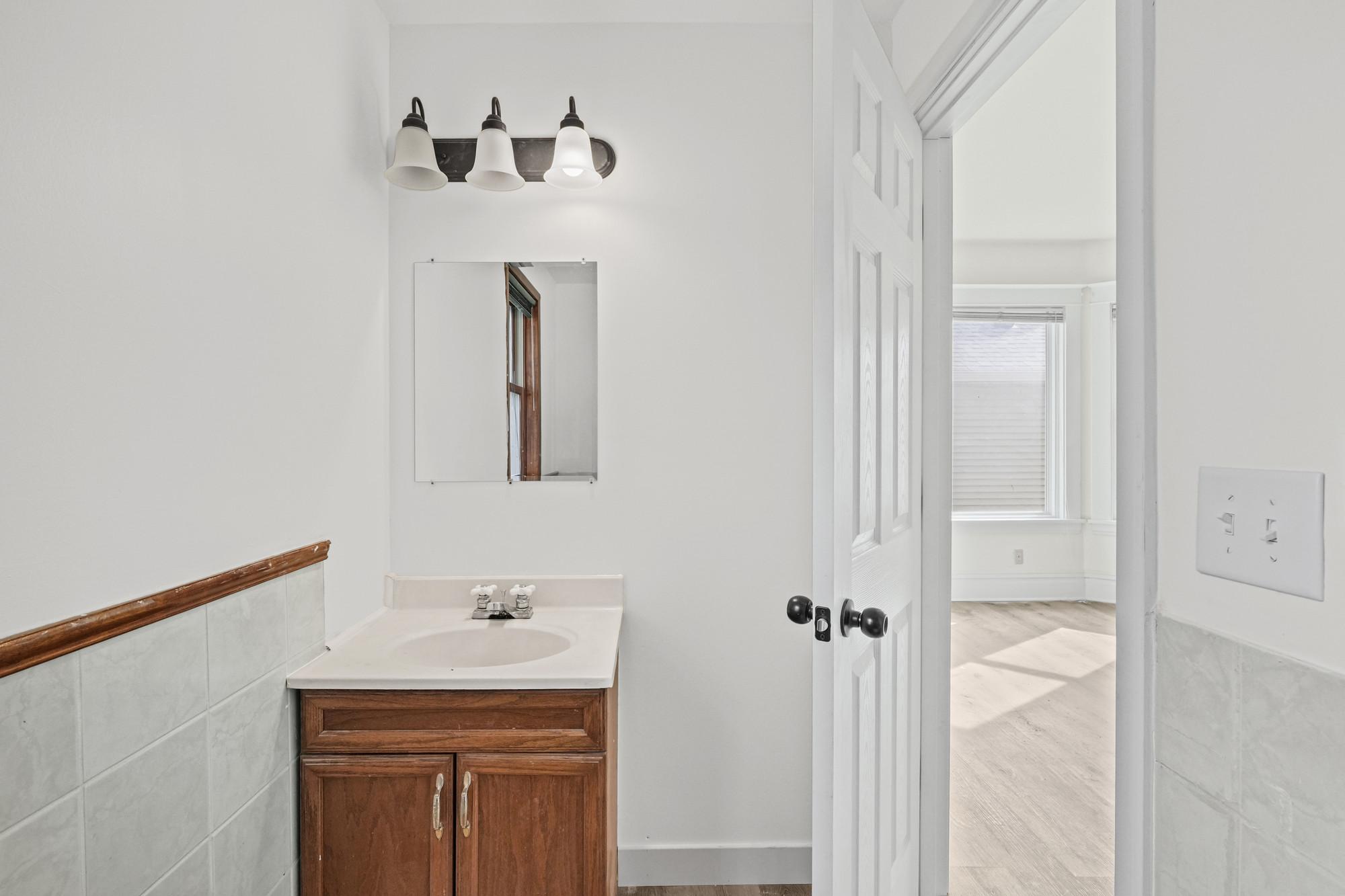 View of Residential at 1227 Thomas Avenue, Saint Paul MN 55104, Saint Paul (21 of 48) - Mike Wilen | Minnesota Team Real Estate
