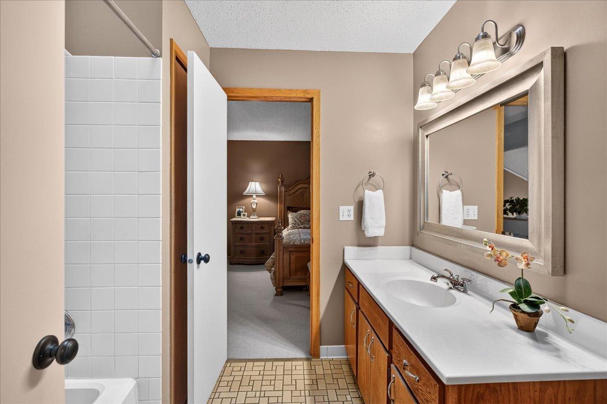 View of Residential at 5424 Sanibel Drive, Minnetonka MN 55343, Minnetonka (29 of 41) - Mike Wilen | Minnesota Team Real Estate