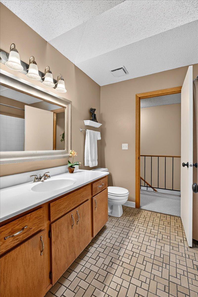 View of Residential at 5424 Sanibel Drive, Minnetonka MN 55343, Minnetonka (28 of 41) - Mike Wilen | Minnesota Team Real Estate