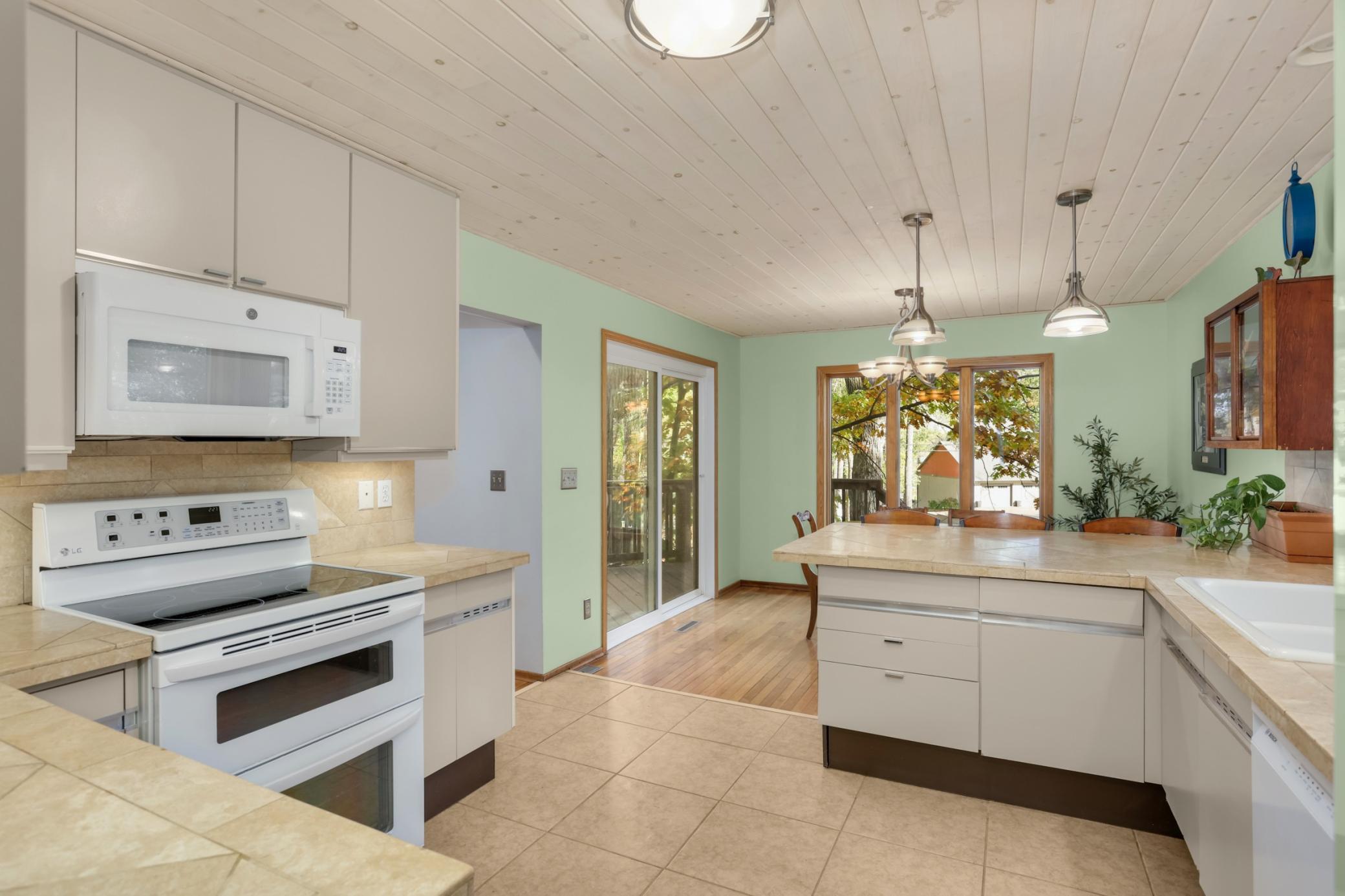 View of Residential at 10294 Oak Shore Drive, Lakeville MN 55044, Lakeville (16 of 52) - Mike Wilen | Minnesota Team Real Estate