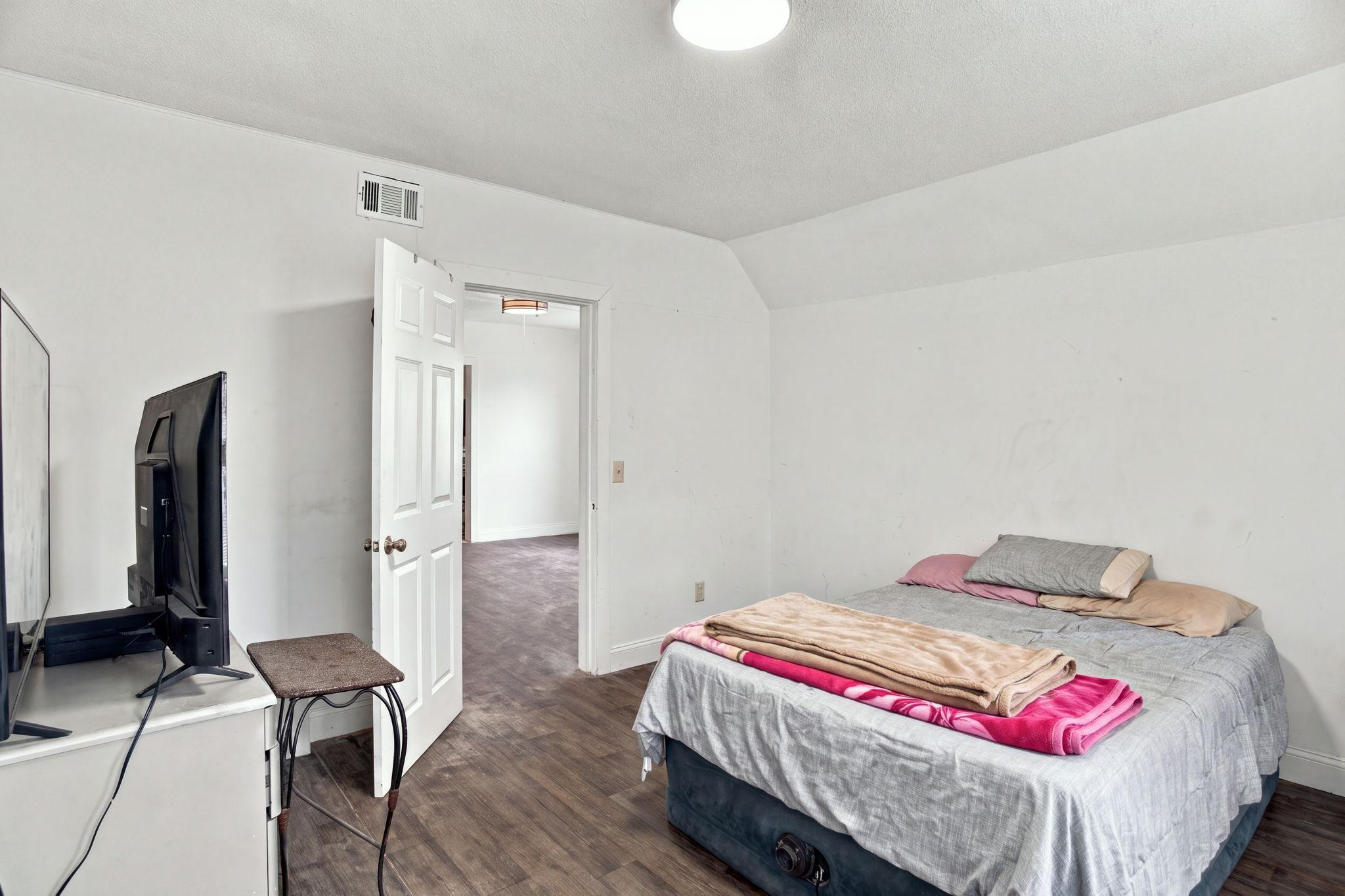 View of Residential Income at 2802 Girard Avenue, Minneapolis MN 55411, Minneapolis (25 of 32) - Mike Wilen | Minnesota Team Real Estate