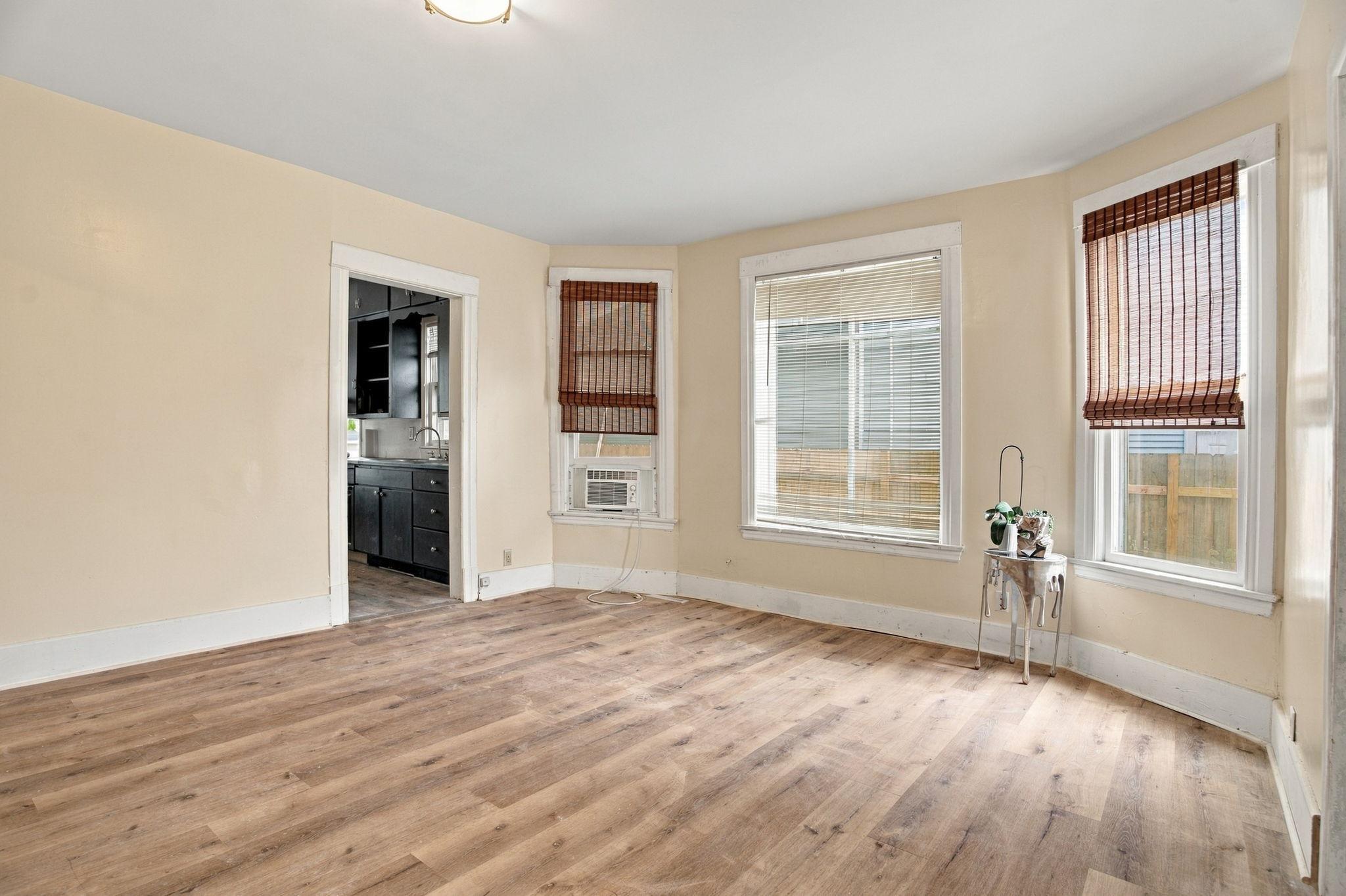 View of Residential Income at 2802 Girard Avenue, Minneapolis MN 55411, Minneapolis (8 of 32) - Mike Wilen | Minnesota Team Real Estate