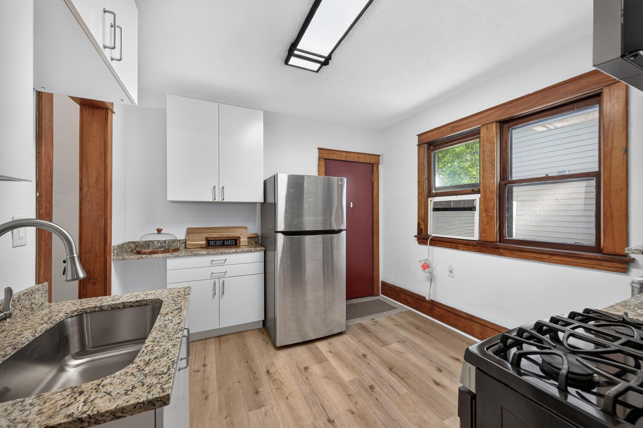 View of Residential at 979 Saint Anthony Avenue, Saint Paul MN 55104, Saint Paul (10 of 36) - Mike Wilen | Minnesota Team Real Estate