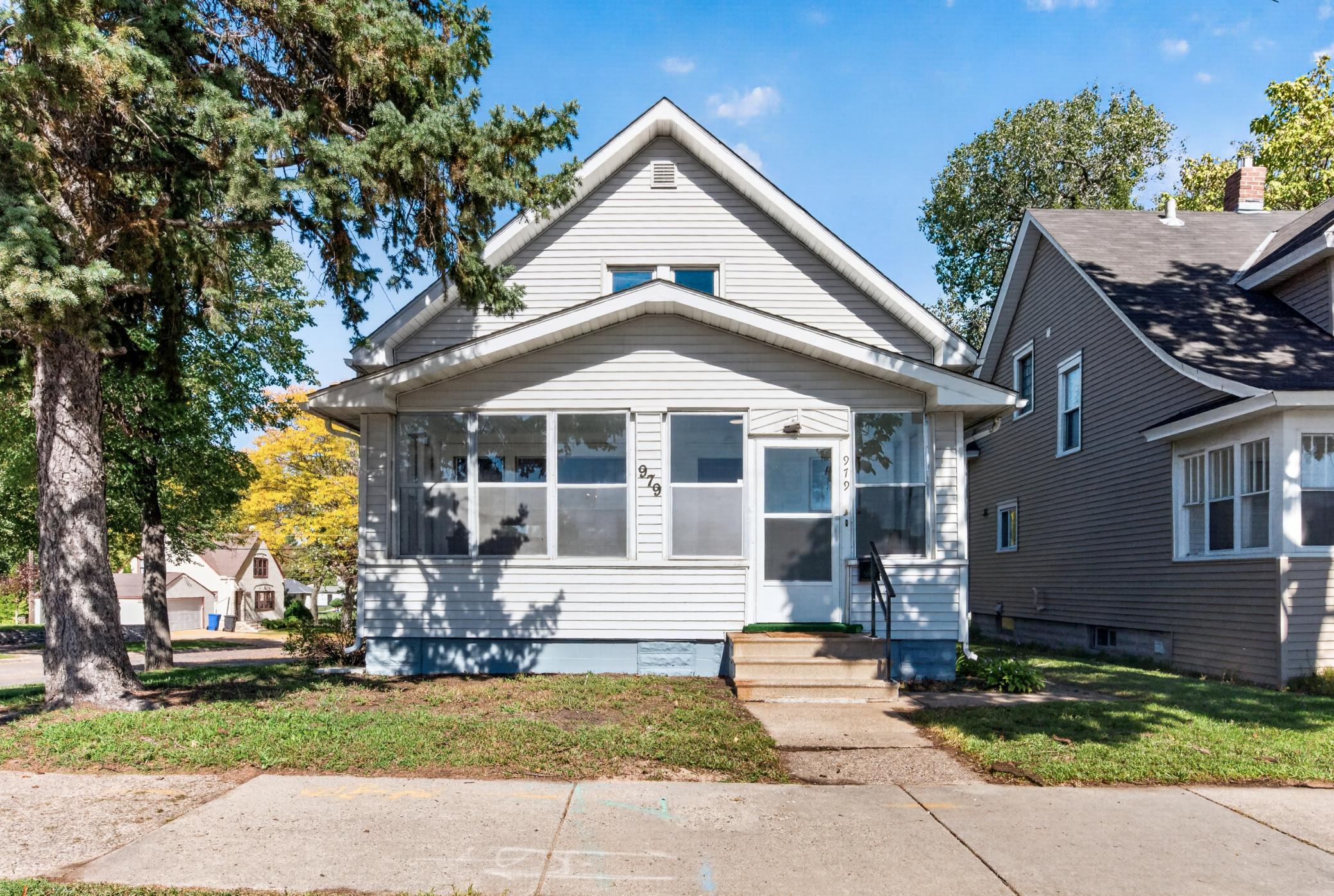 View of Single Family at 979 Saint Anthony Avenue, Saint Paul - Mike Wilen | Minnesota Team Real Estate