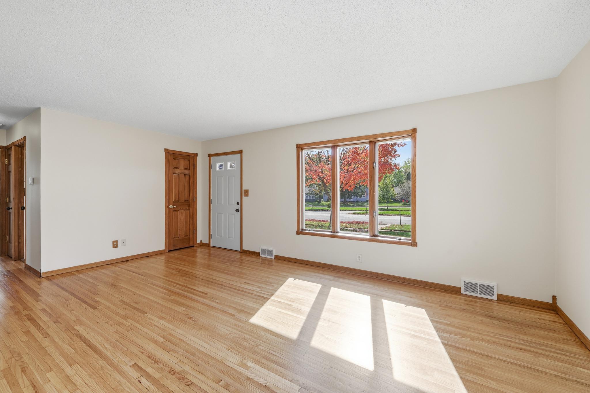 View of Residential at 2223 Maryland Avenue, Saint Paul MN 55119, Saint Paul (7 of 44) - Mike Wilen | Minnesota Team Real Estate