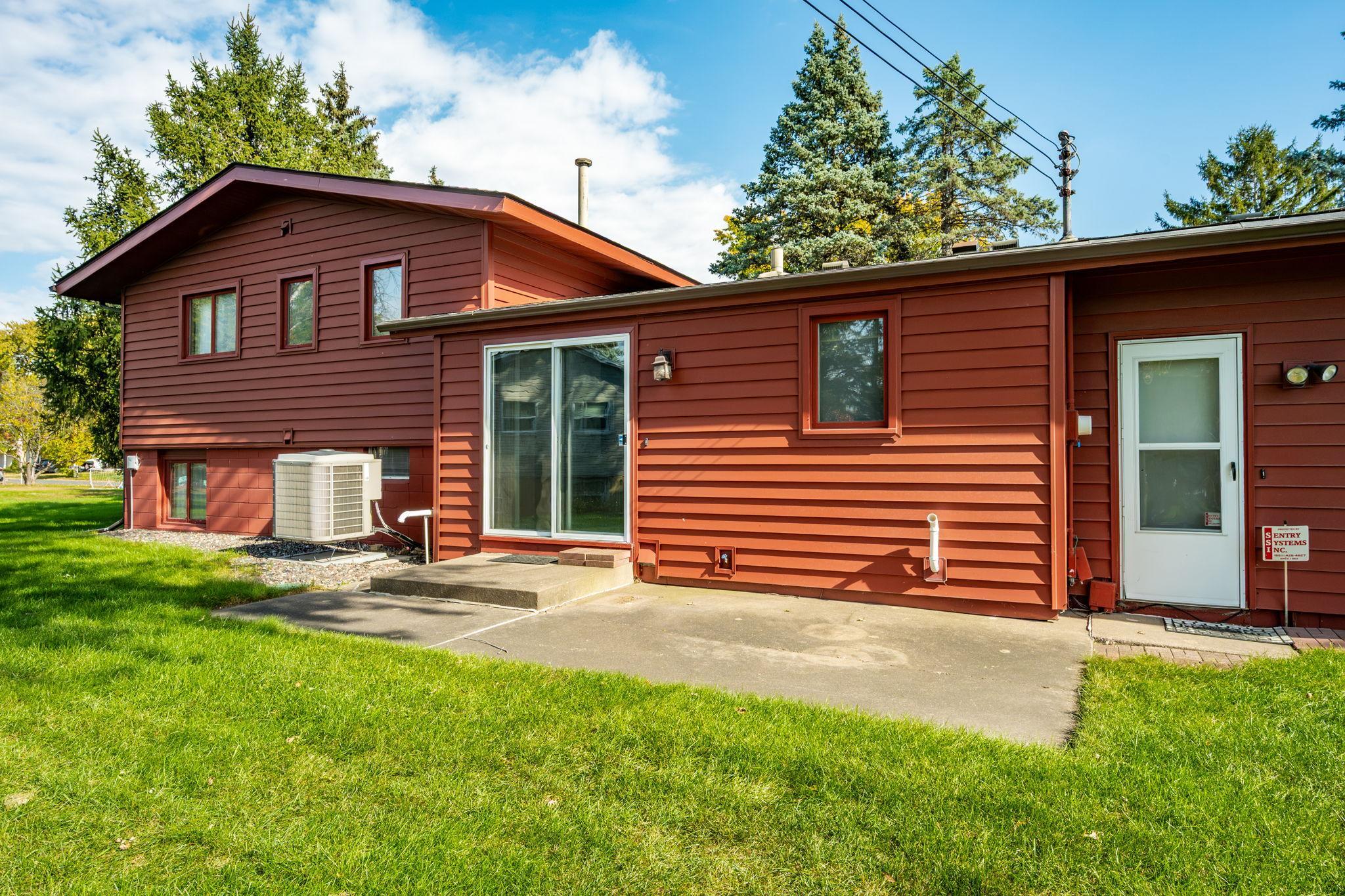View of Residential at 7901 Douglas Drive, Brooklyn Park MN 55443, Brooklyn Park (29 of 37) - Mike Wilen | Minnesota Team Real Estate