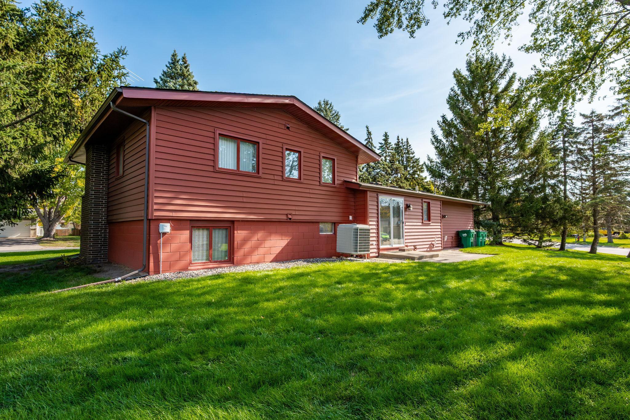 View of Residential at 7901 Douglas Drive, Brooklyn Park MN 55443, Brooklyn Park (27 of 37) - Mike Wilen | Minnesota Team Real Estate