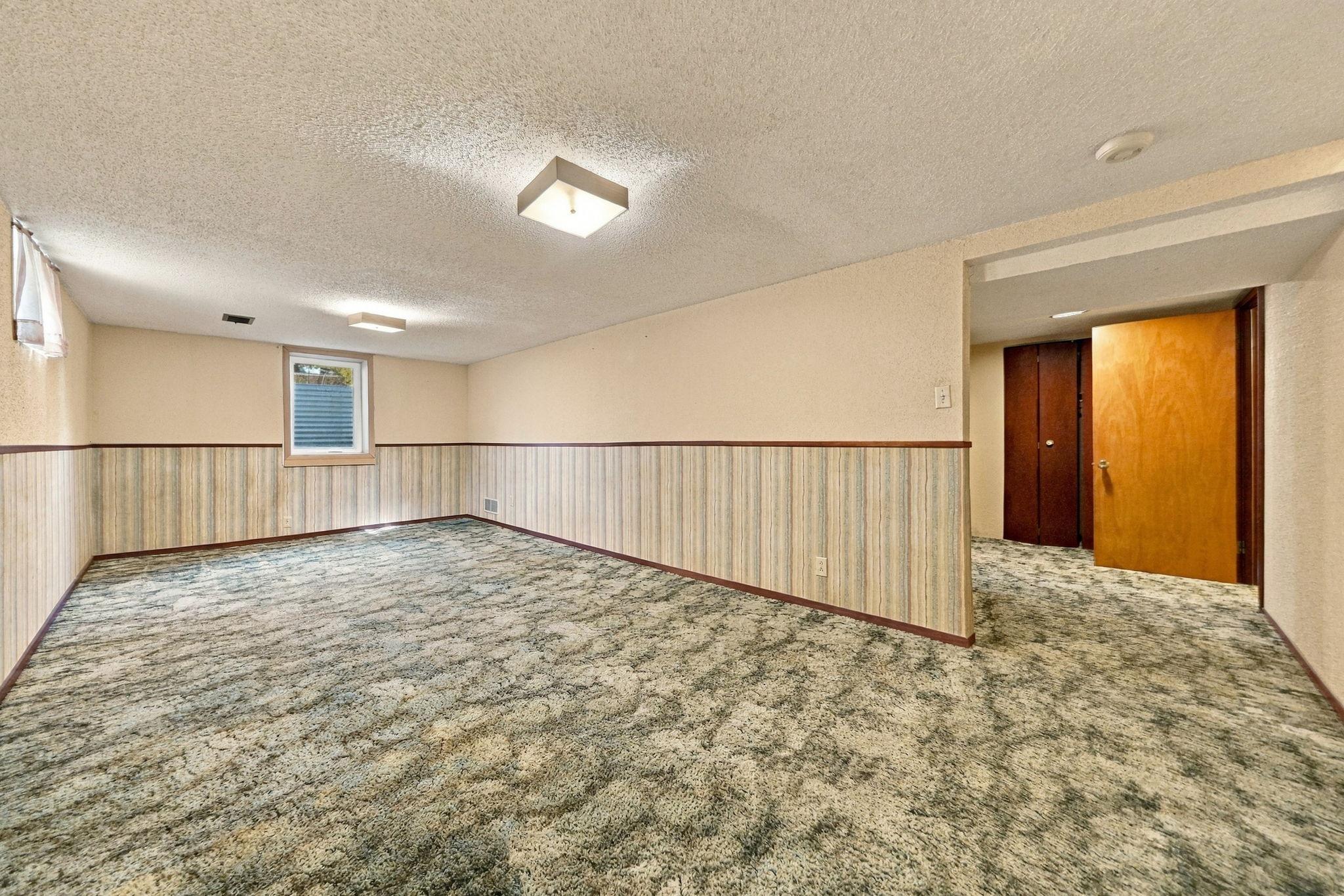 View of Residential at 6131 Lee Avenue, Brooklyn Center MN 55429, Brooklyn Center (31 of 52) - Mike Wilen | Minnesota Team Real Estate