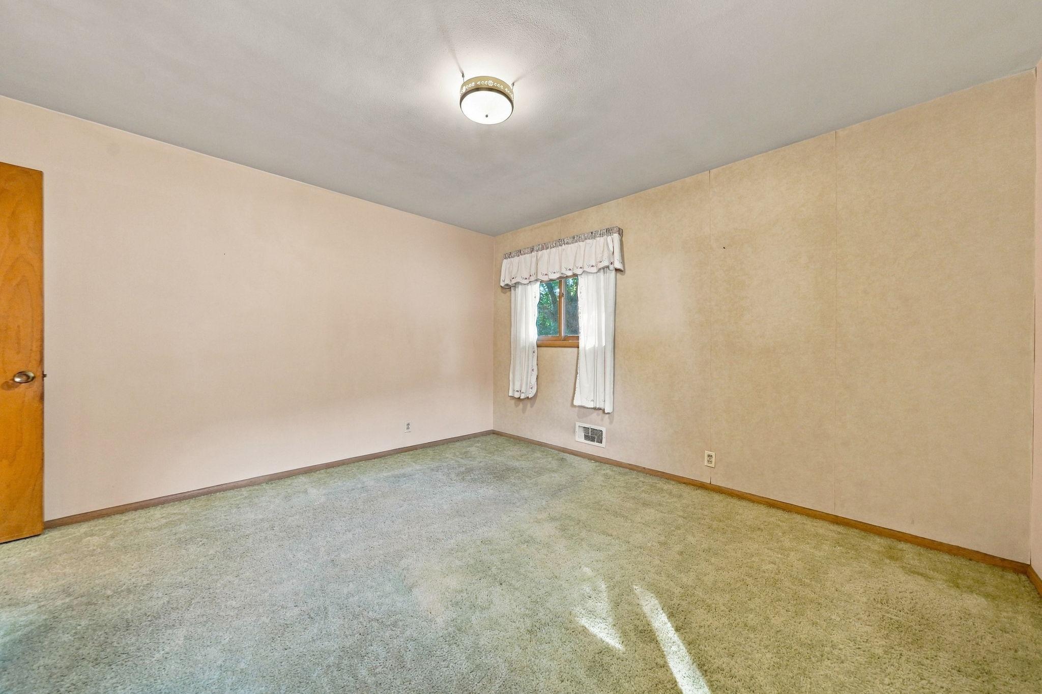 View of Residential at 6131 Lee Avenue, Brooklyn Center MN 55429, Brooklyn Center (13 of 52) - Mike Wilen | Minnesota Team Real Estate