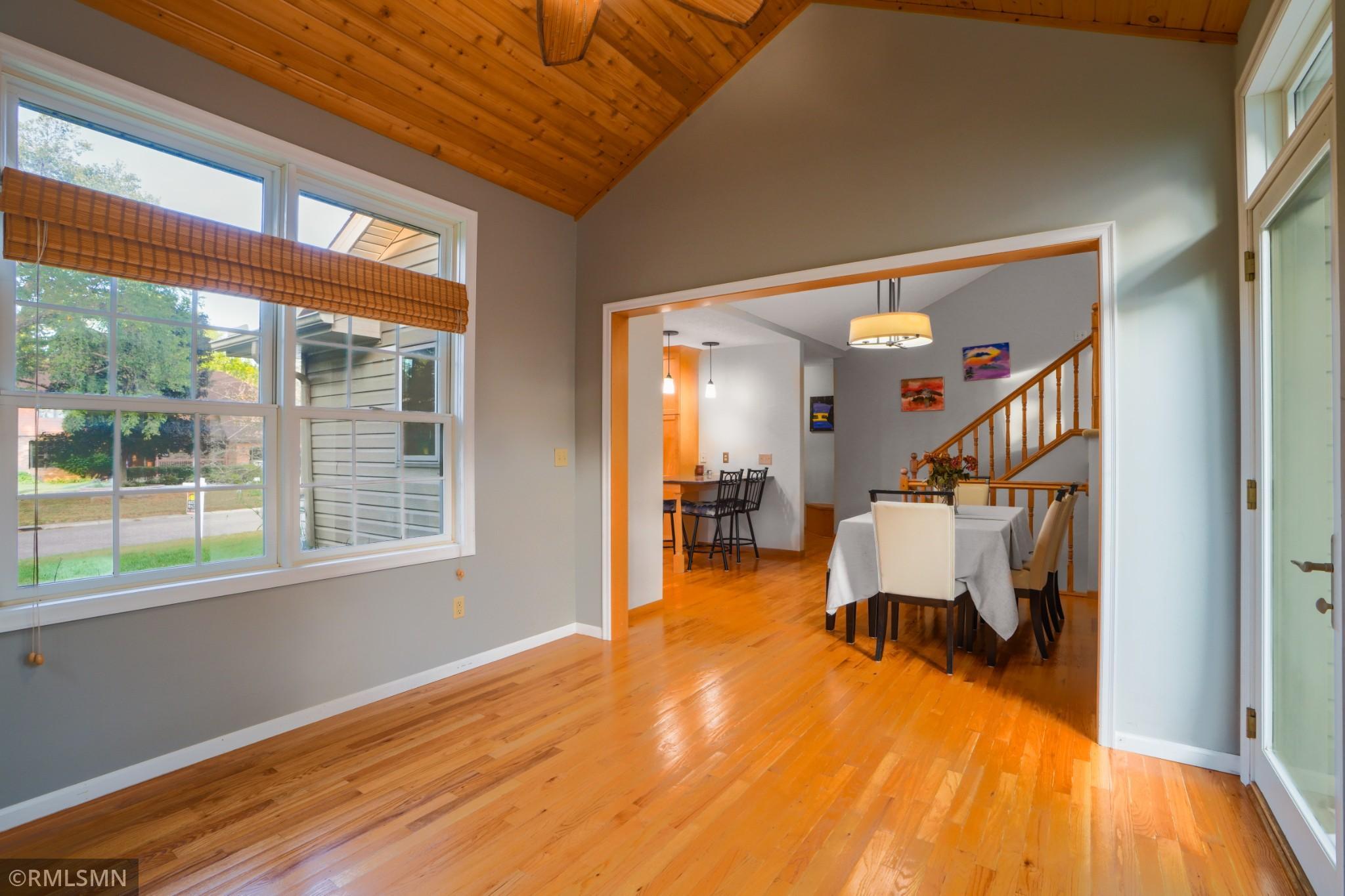 View of Residential at 915 Ferndale Avenue, Maplewood MN 55119, Maplewood (6 of 21) - Mike Wilen | Minnesota Team Real Estate