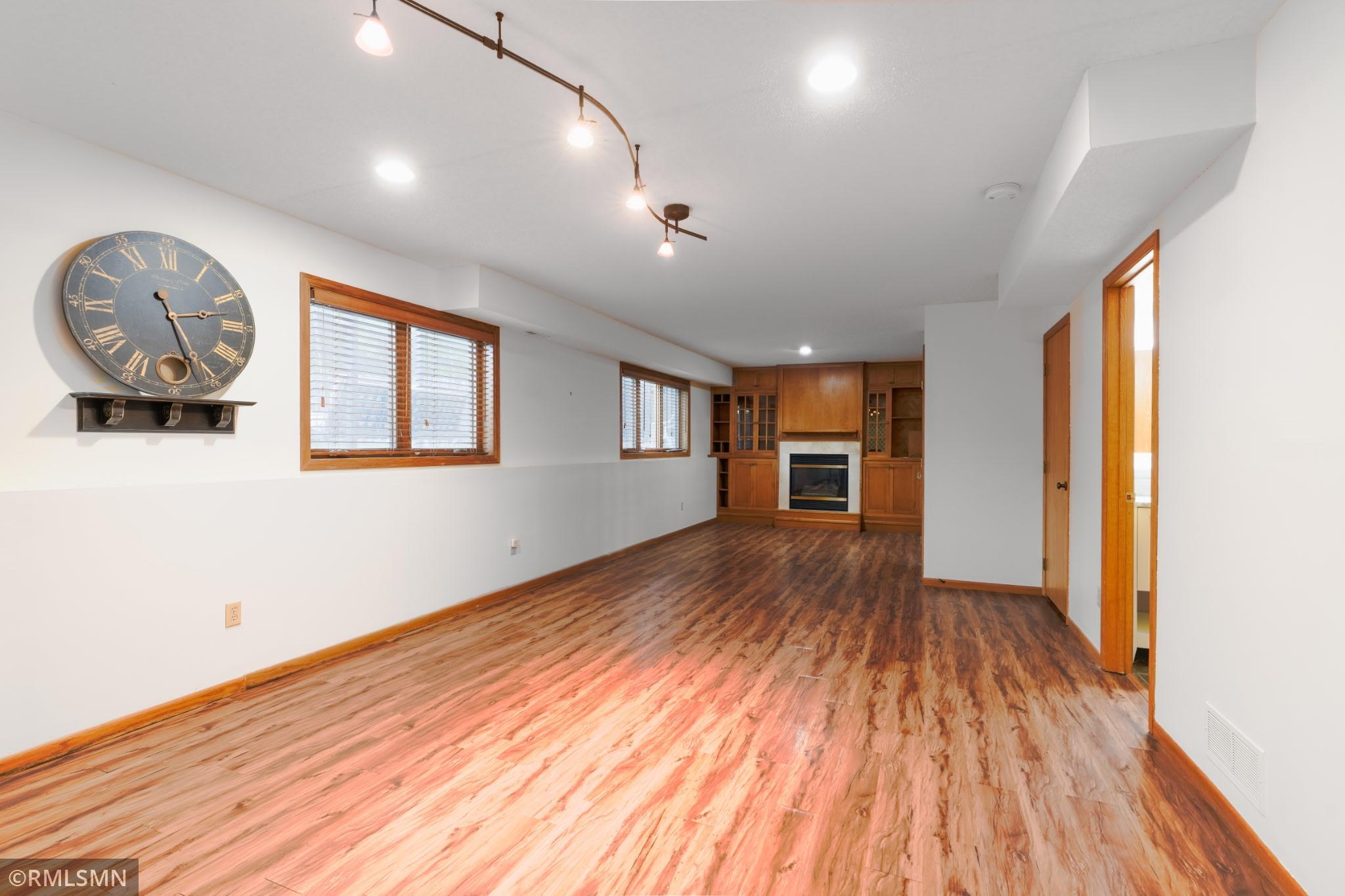 View of Residential at 915 Ferndale Avenue, Maplewood MN 55119, Maplewood (16 of 21) - Mike Wilen | Minnesota Team Real Estate