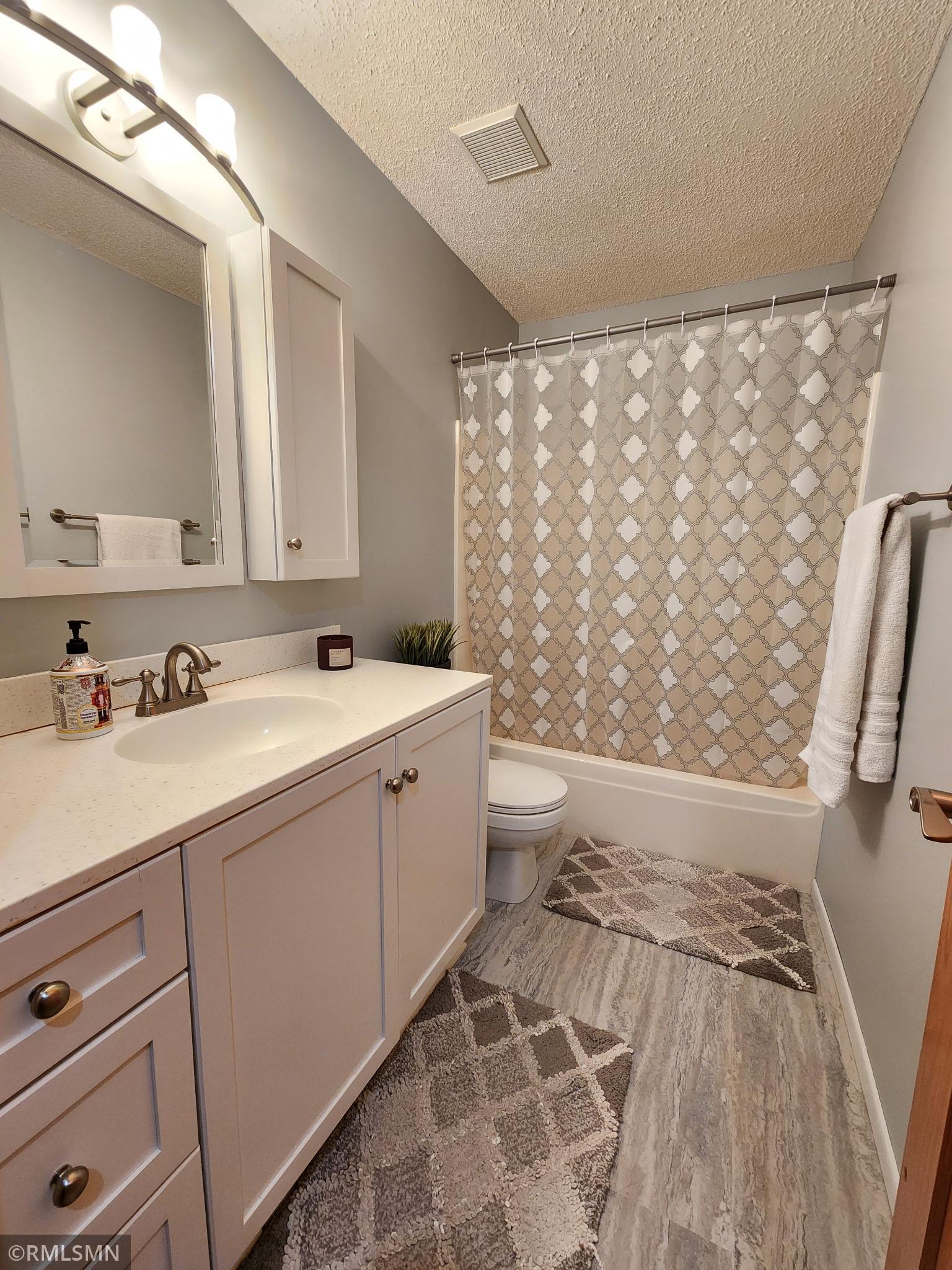 View of Residential at 915 Ferndale Avenue, Maplewood MN 55119, Maplewood (12 of 21) - Mike Wilen | Minnesota Team Real Estate