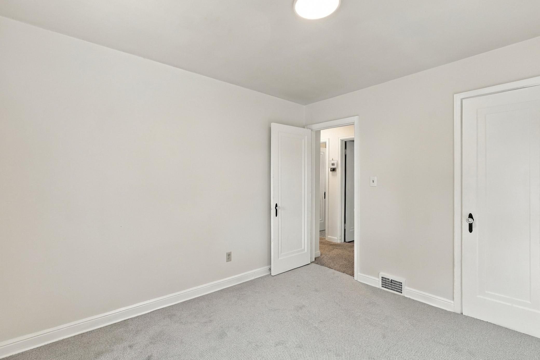View of Residential Income at 1049 Gorman Avenue, West Saint Paul MN 55118, West Saint Paul (12 of 35) - Mike Wilen | Minnesota Team Real Estate