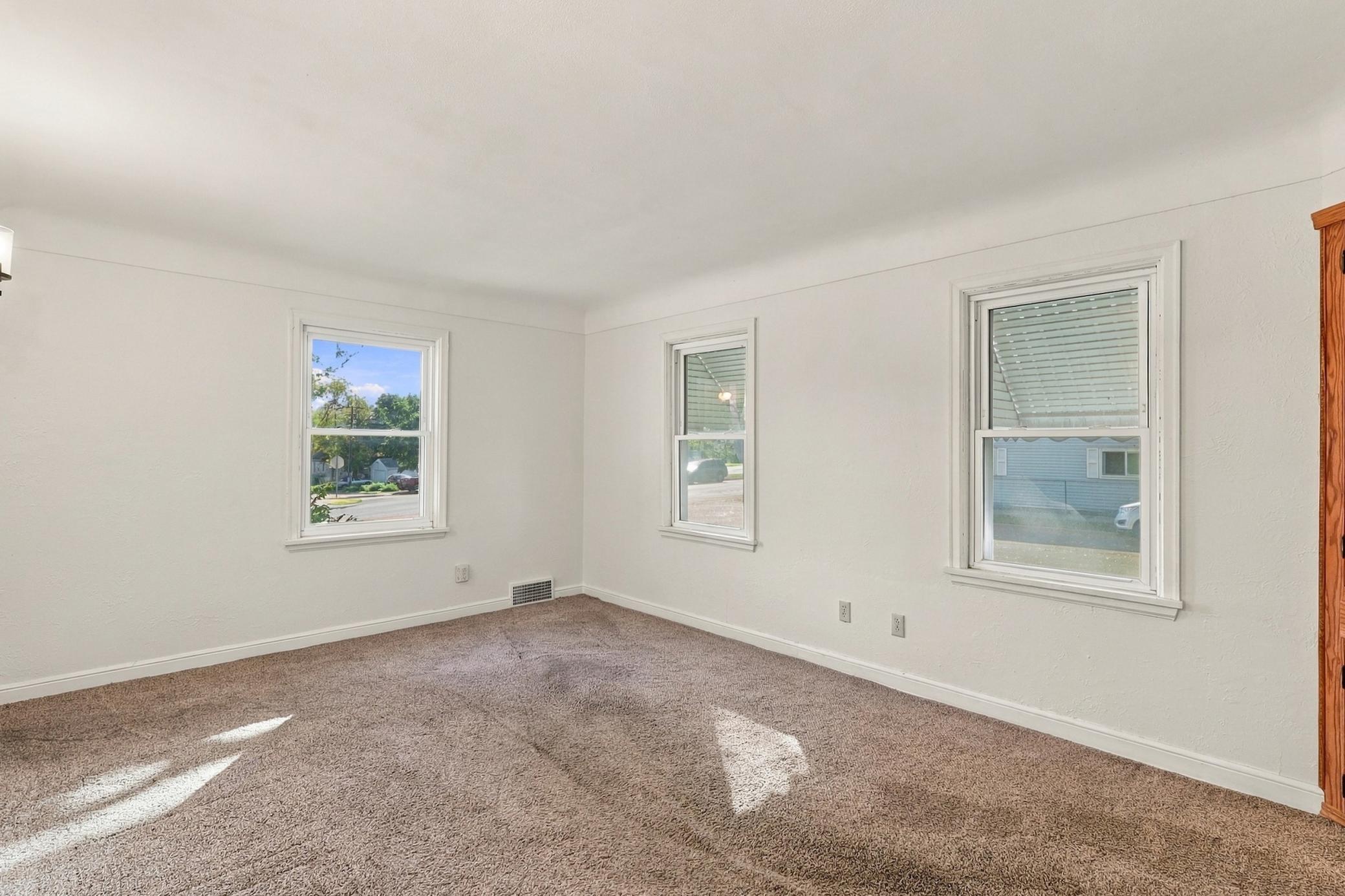 View of Residential Income at 1049 Gorman Avenue, West Saint Paul MN 55118, West Saint Paul (5 of 35) - Mike Wilen | Minnesota Team Real Estate