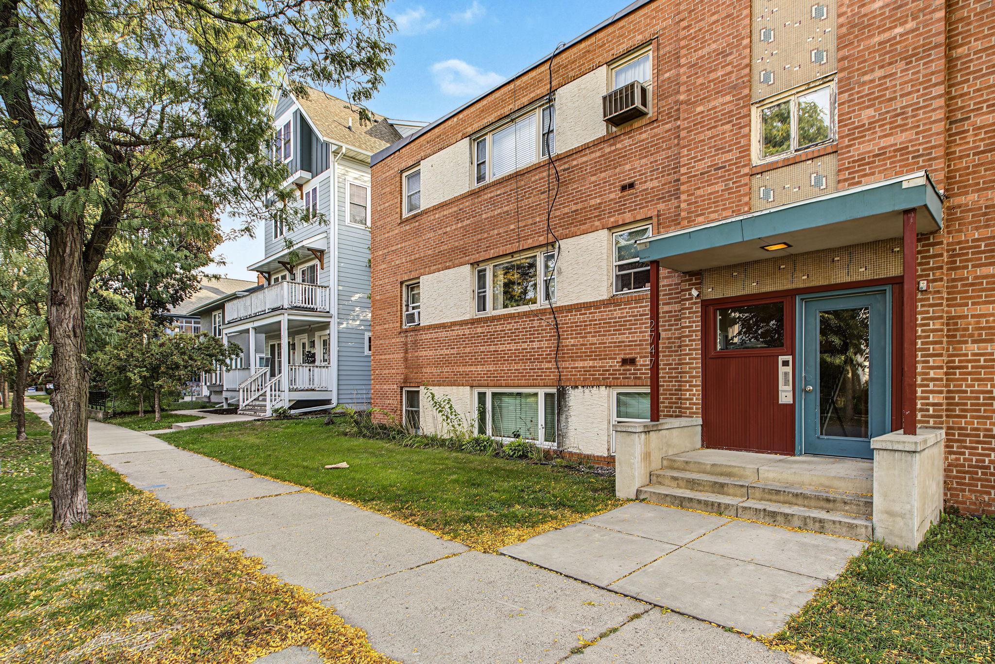 View of Residential at 2747 Dupont Avenue #101, Minneapolis MN 55408, Minneapolis (19 of 20) - Mike Wilen | Minnesota Team Real Estate