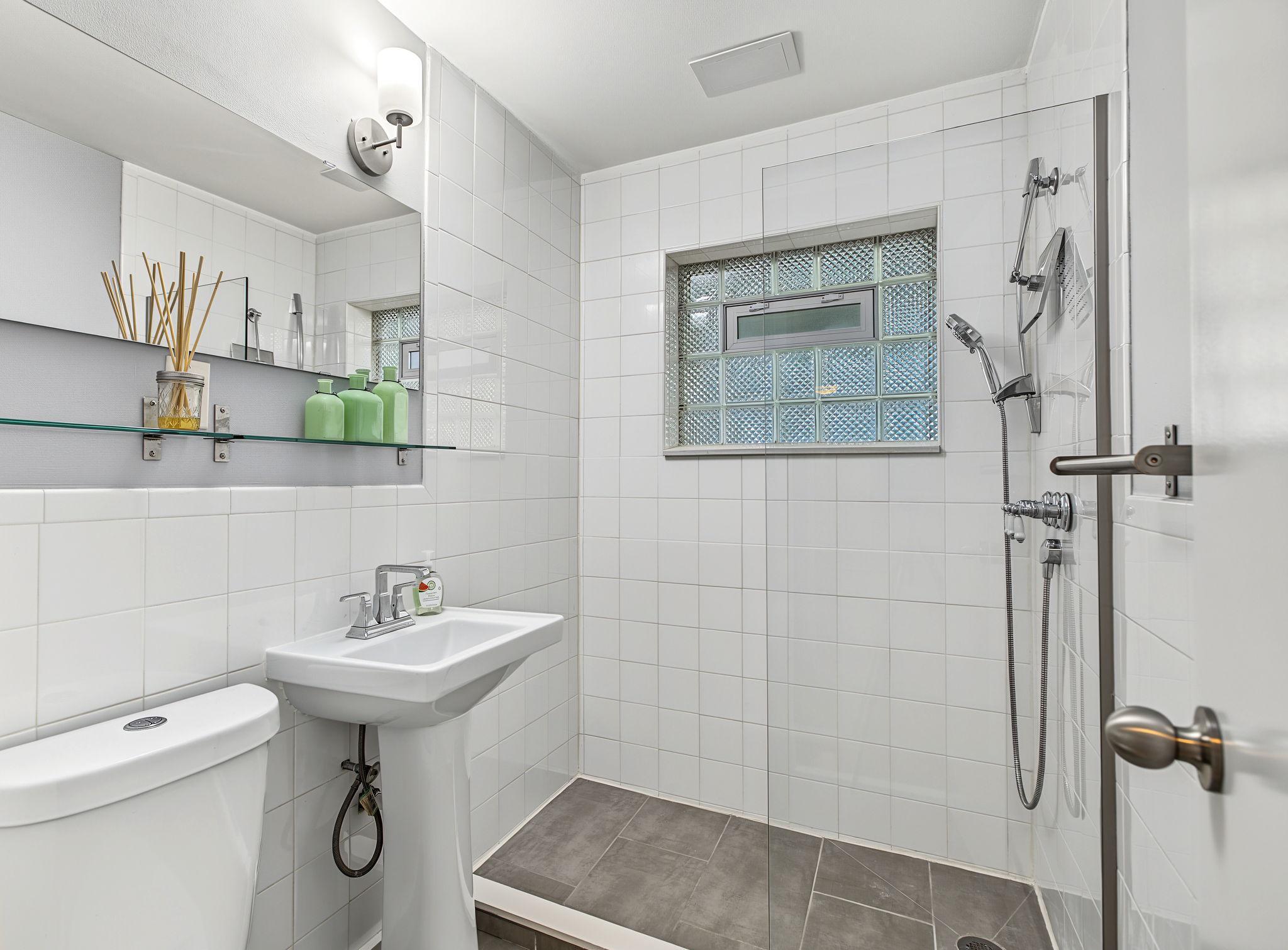 View of Residential at 2747 Dupont Avenue #101, Minneapolis MN 55408, Minneapolis (4 of 20) - Mike Wilen | Minnesota Team Real Estate