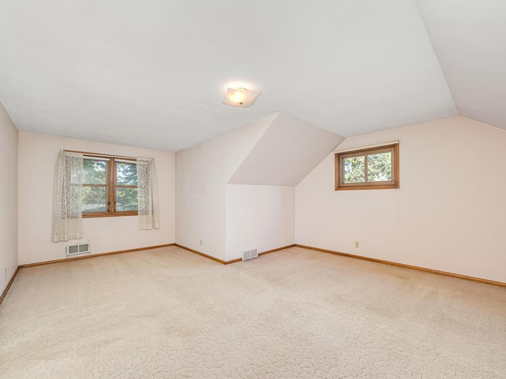 View of Residential at 33 Hilltop Lane, Saint Paul MN 55116, Saint Paul (22 of 32) - Mike Wilen | Minnesota Team Real Estate