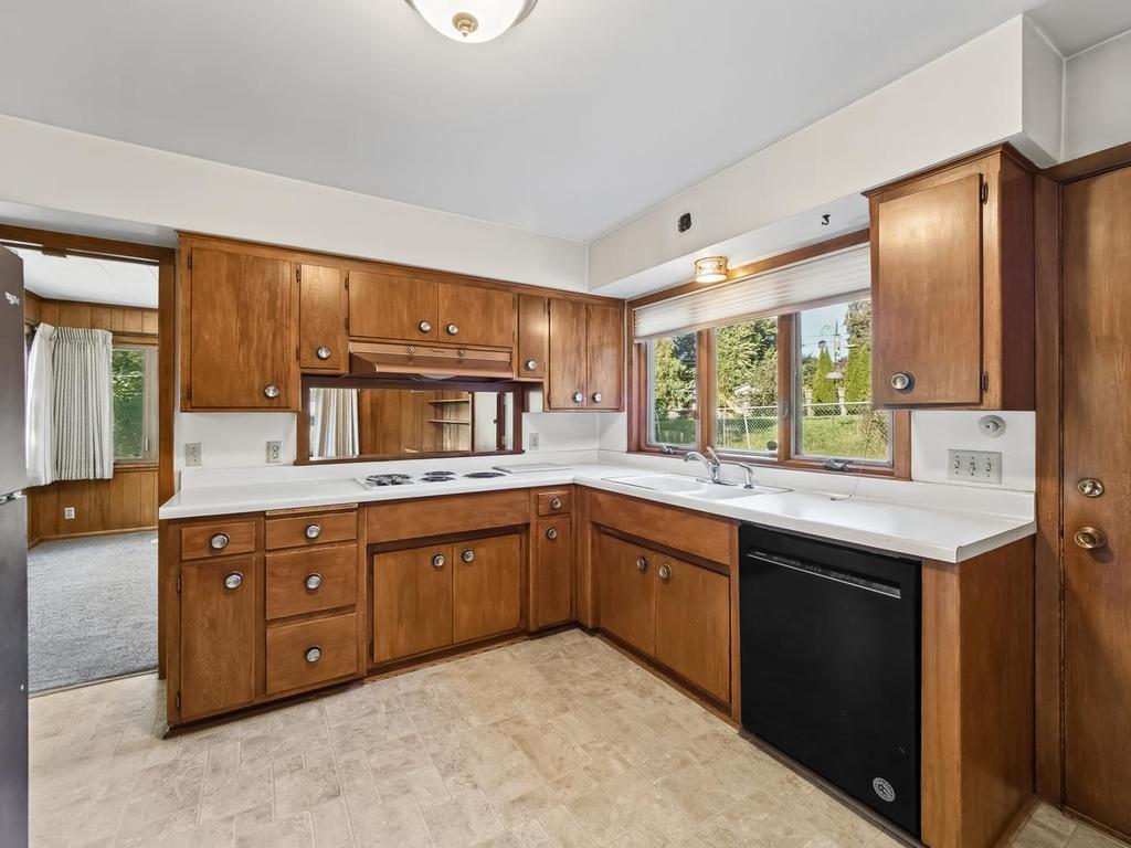 View of Residential at 33 Hilltop Lane, Saint Paul MN 55116, Saint Paul (12 of 32) - Mike Wilen | Minnesota Team Real Estate