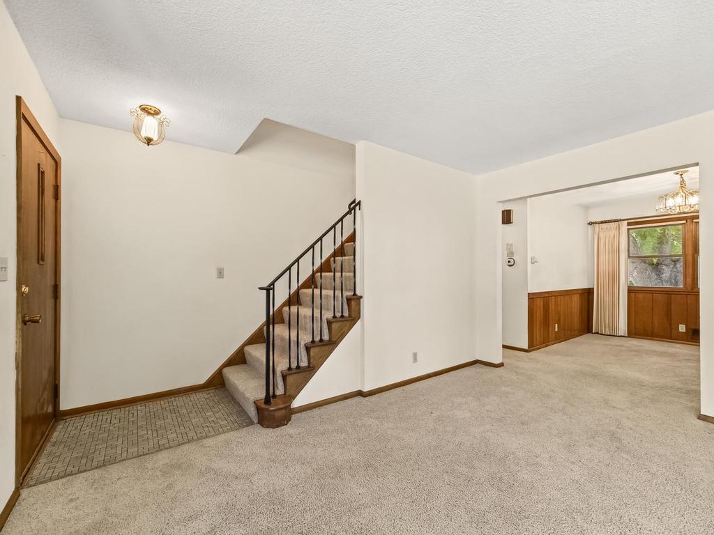View of Residential at 33 Hilltop Lane, Saint Paul MN 55116, Saint Paul (9 of 32) - Mike Wilen | Minnesota Team Real Estate